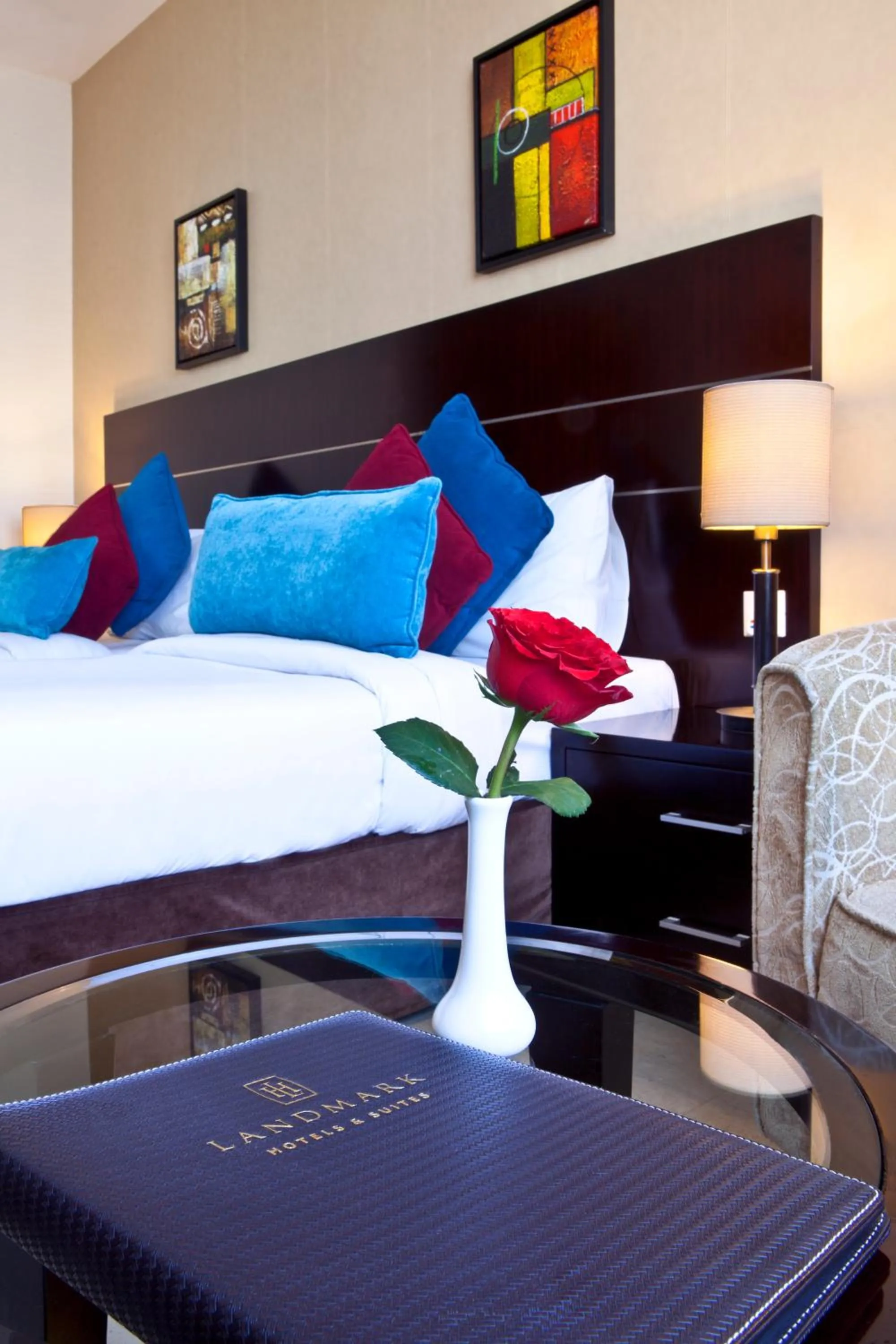 Bed in Landmark Riqqa Hotel