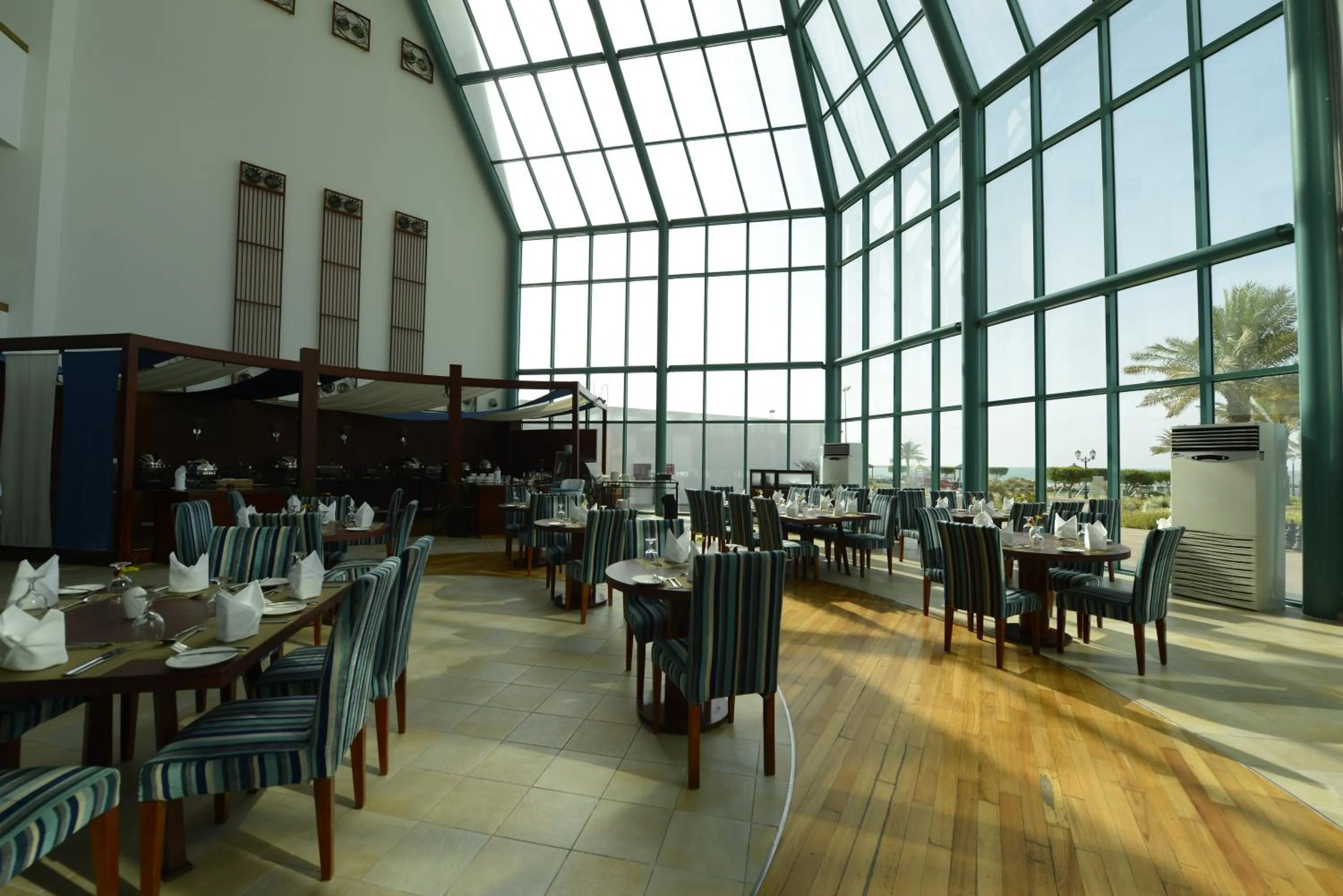 Restaurant/places to eat in Mirfa Hotel