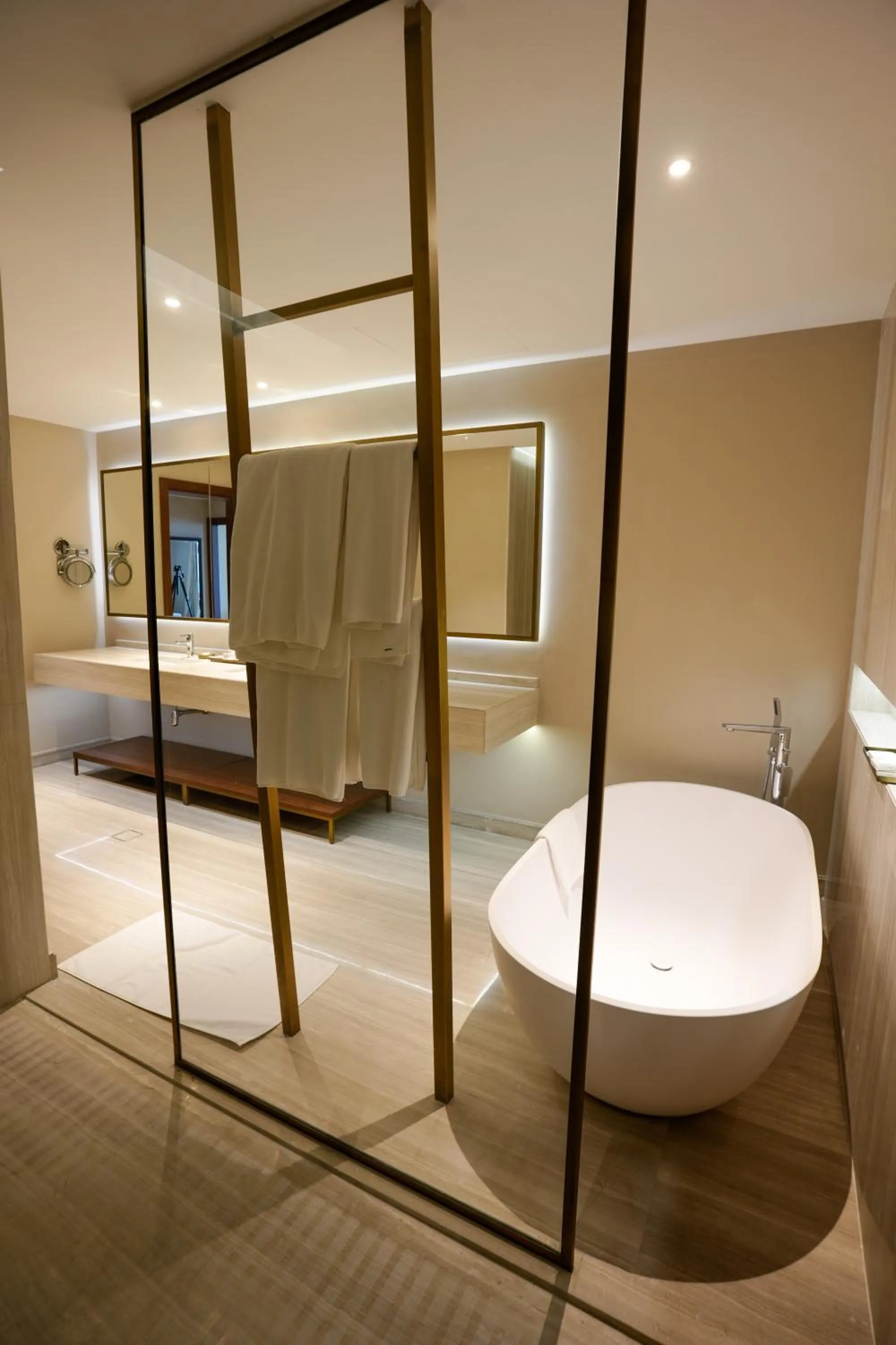 Bathroom, Bed in Mirfa Hotel