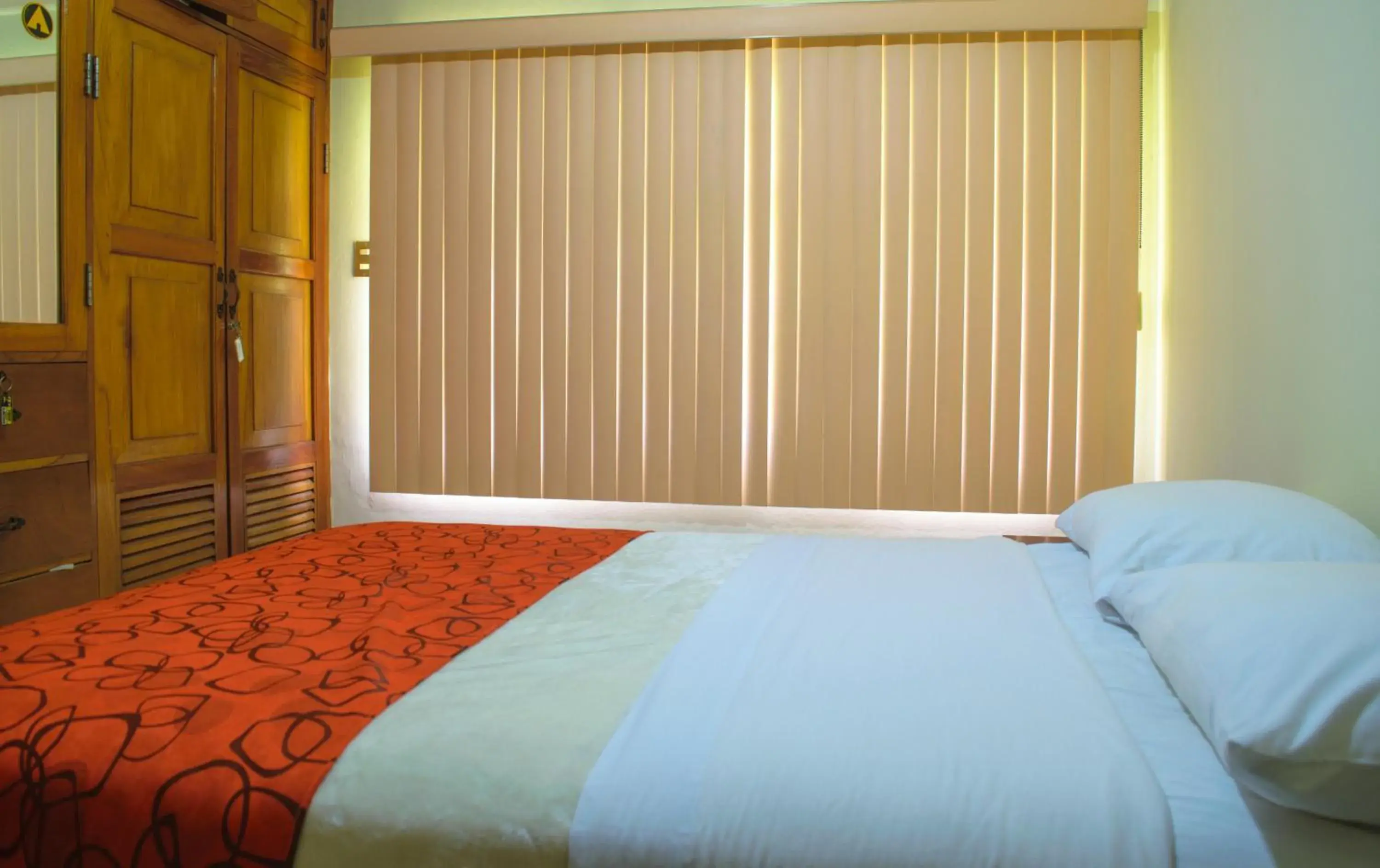 Standard Double Room with Shared Bathroom in Hotel Fontana Standard Double Room with Shared Bathroom in Hotel Fontana