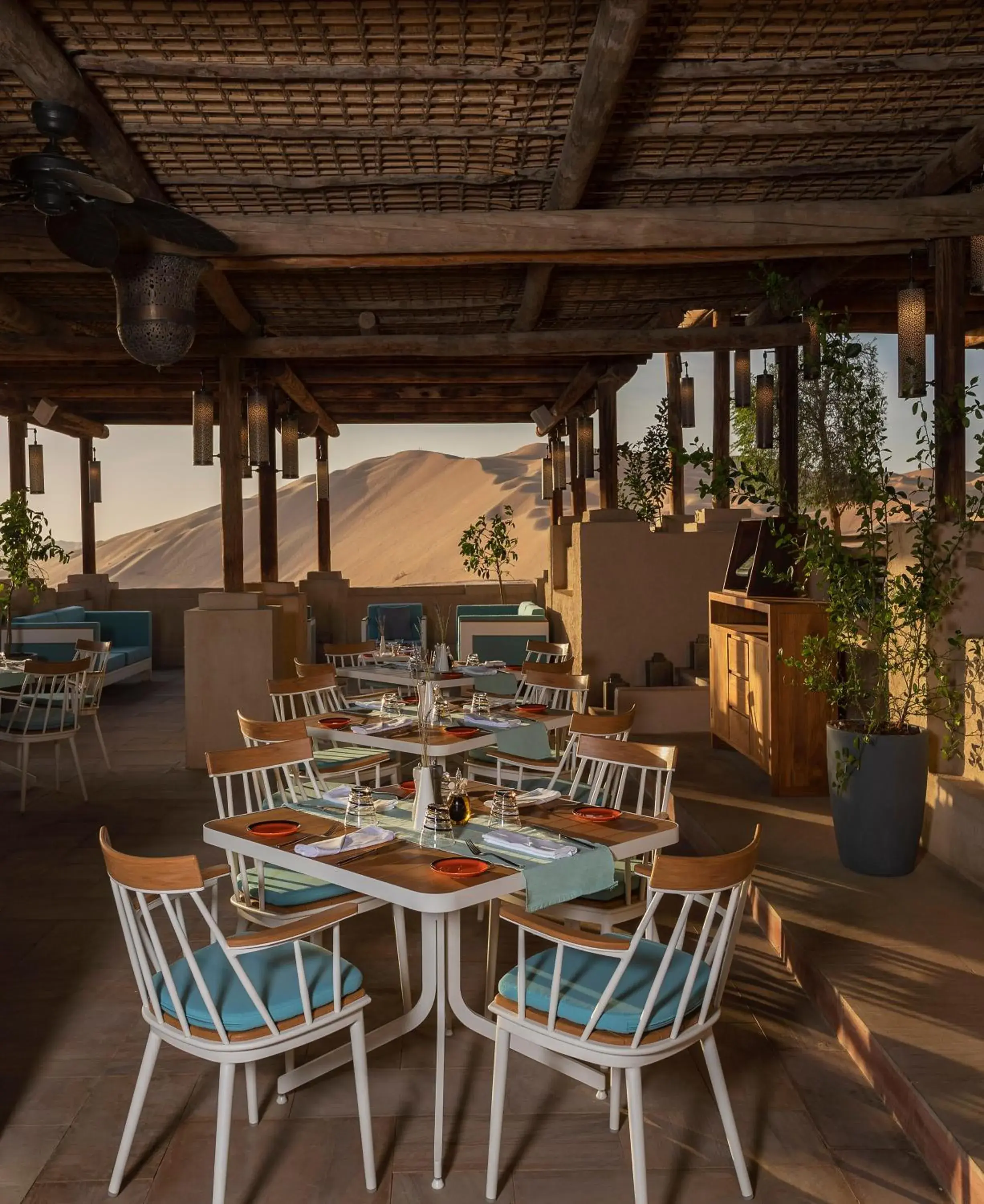 Restaurant/places to eat in Anantara Qasr al Sarab Desert Resort Restaurant/places to eat in Anantara Qasr al Sarab Desert Resort