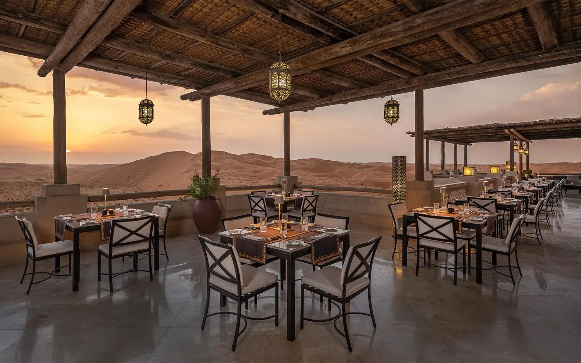 Restaurant/places to eat in Anantara Qasr al Sarab Desert Resort Restaurant/places to eat in Anantara Qasr al Sarab Desert Resort