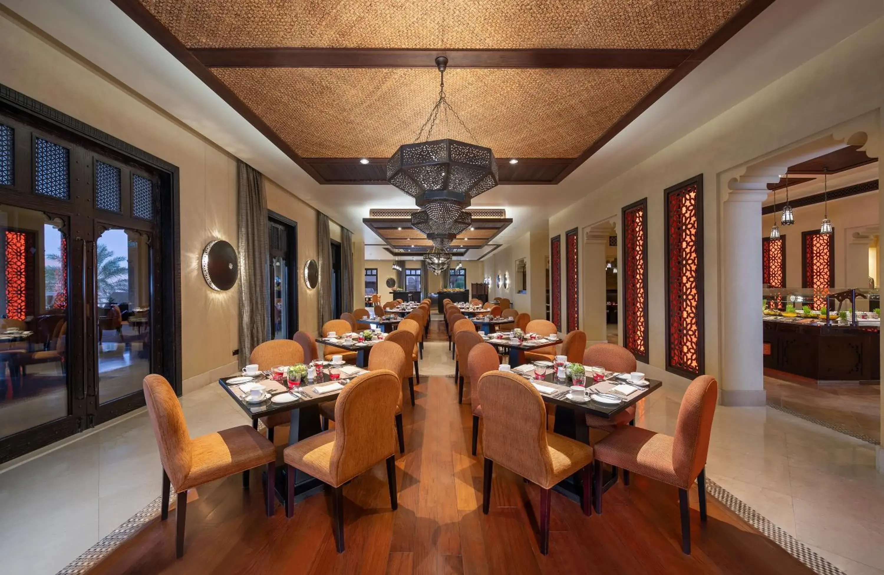 Restaurant/places to eat in Anantara Qasr al Sarab Desert Resort Restaurant/places to eat in Anantara Qasr al Sarab Desert Resort