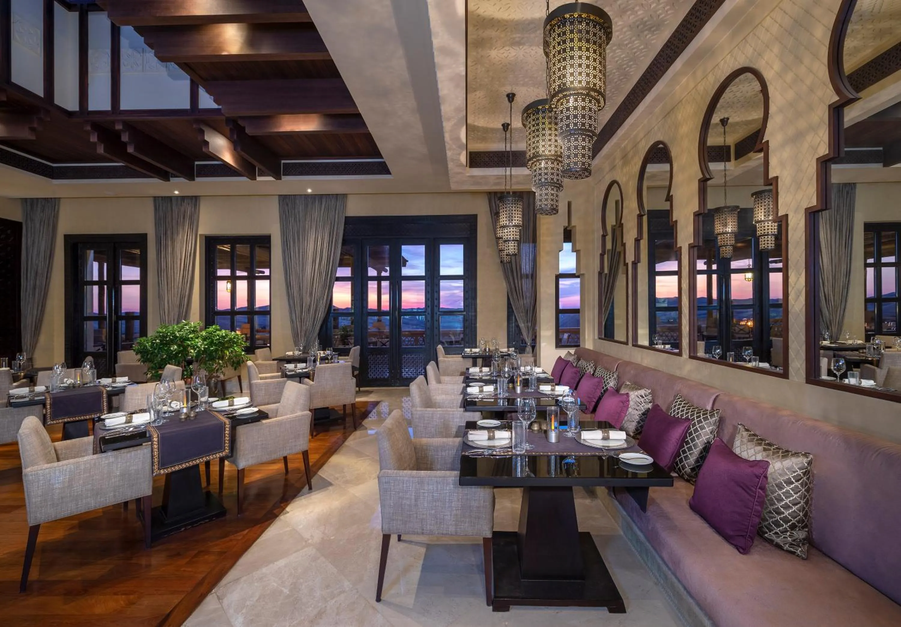 Restaurant/places to eat in Anantara Qasr al Sarab Desert Resort