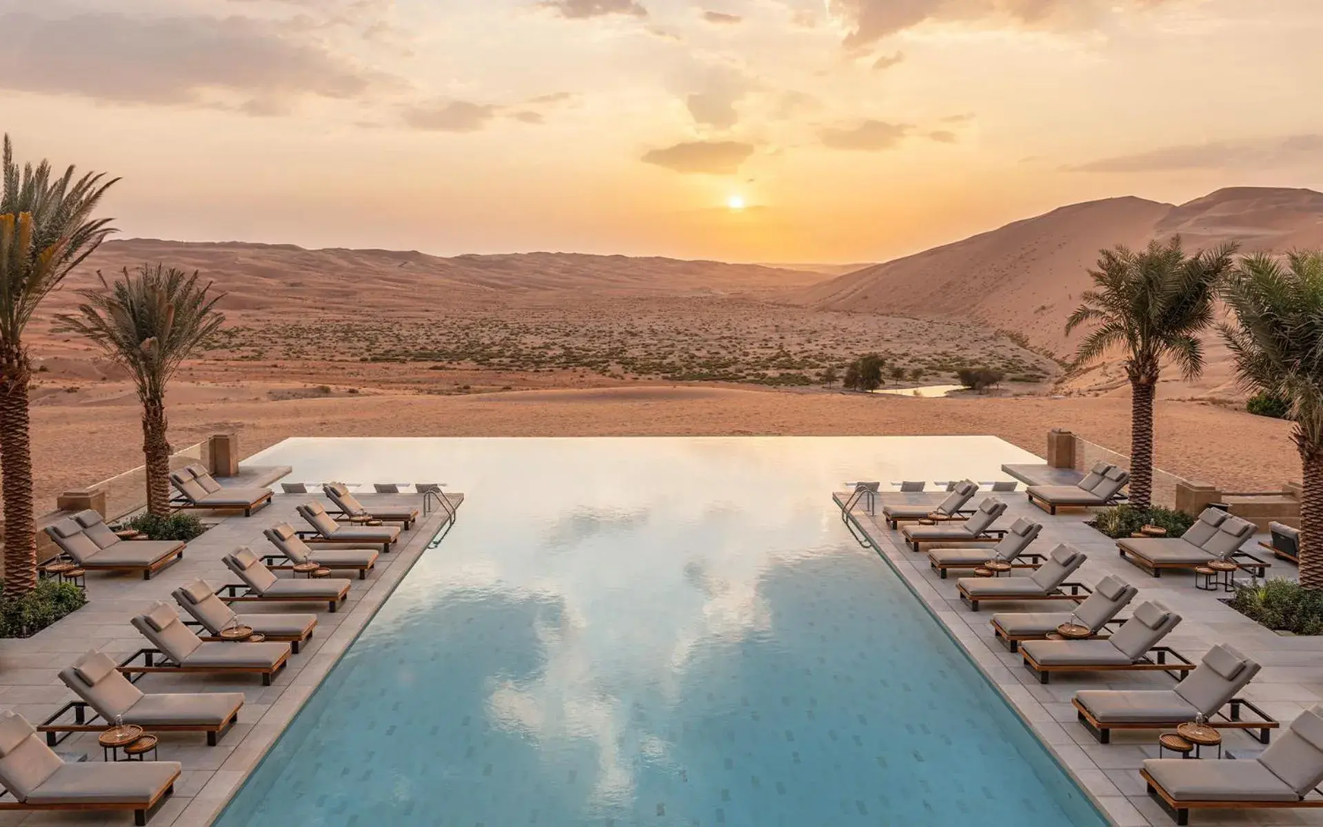 Swimming pool in Anantara Qasr al Sarab Desert Resort Swimming pool in Anantara Qasr al Sarab Desert Resort