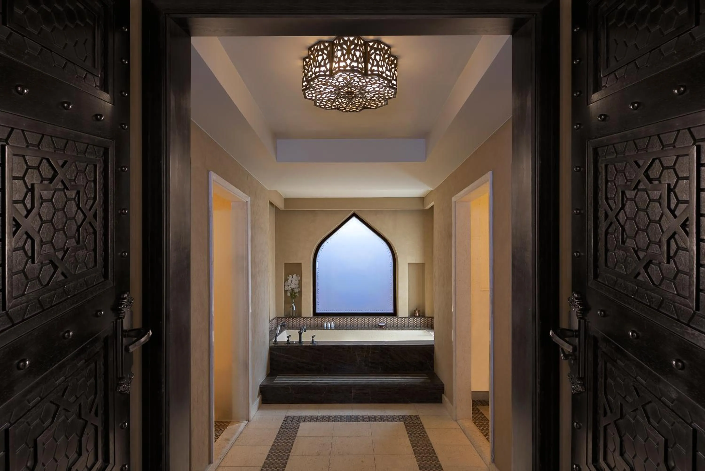 Bathroom, Bed in Anantara Qasr al Sarab Desert Resort