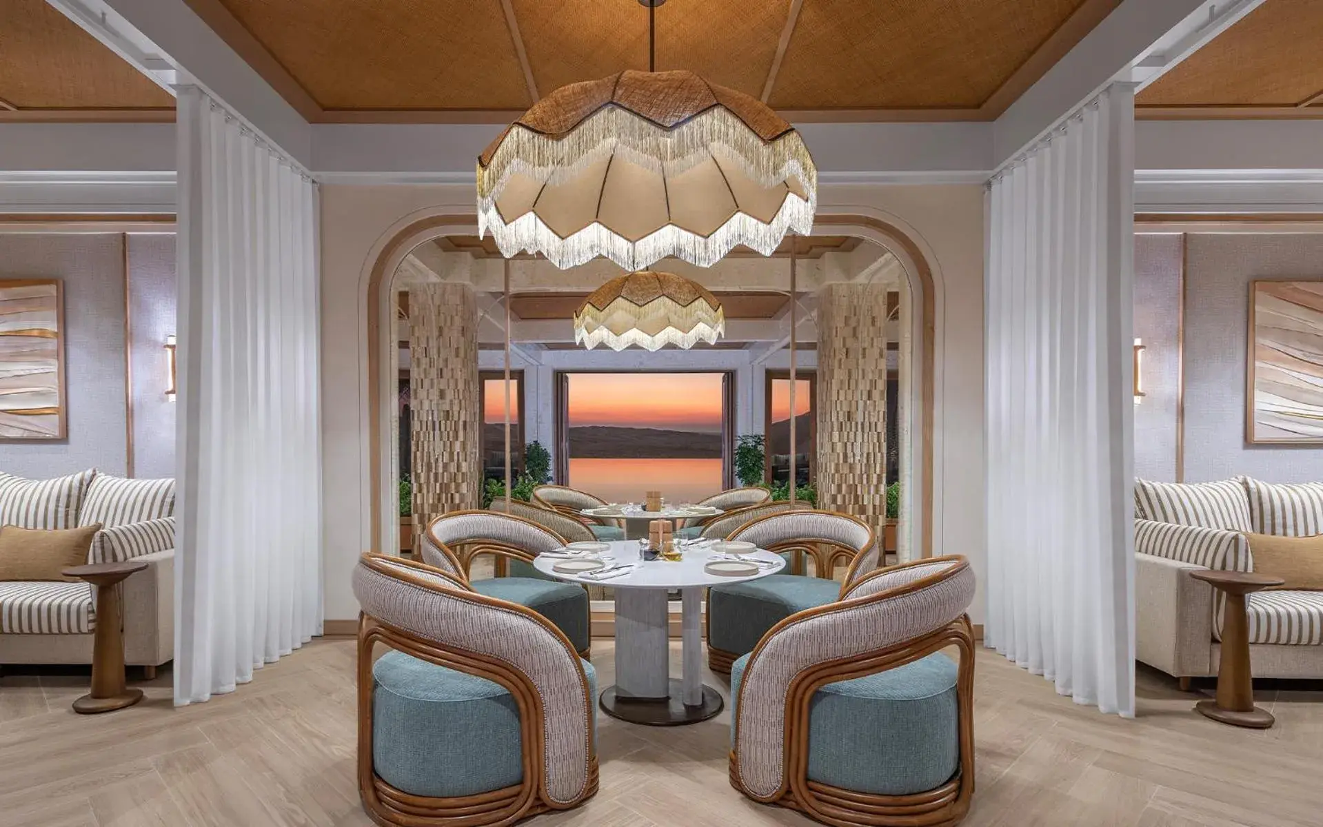 Restaurant/places to eat in Anantara Qasr al Sarab Desert Resort Restaurant/places to eat in Anantara Qasr al Sarab Desert Resort