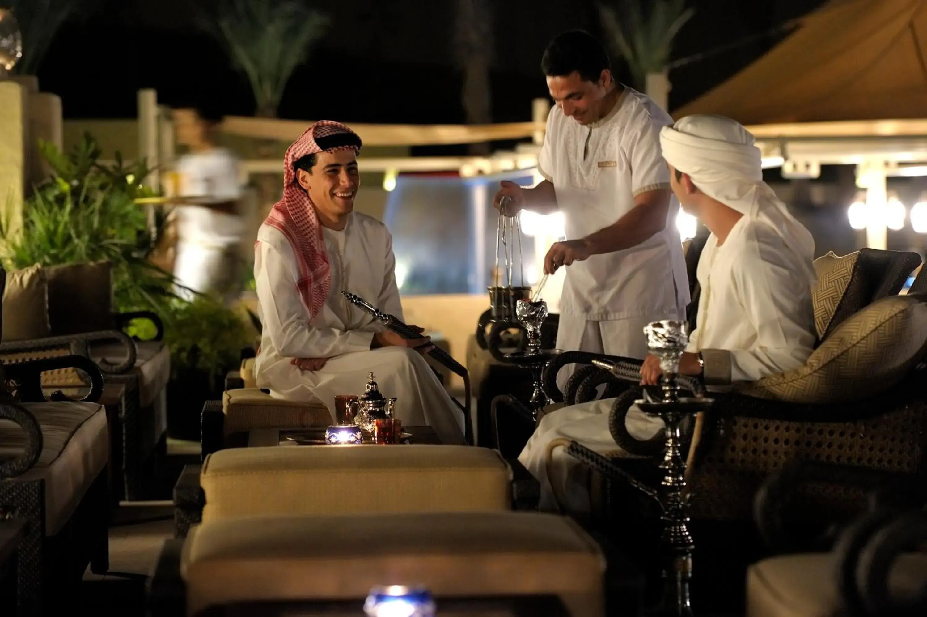 Lounge or bar in Anantara Qasr al Sarab Desert Resort Lounge or bar in Anantara Qasr al Sarab Desert Resort