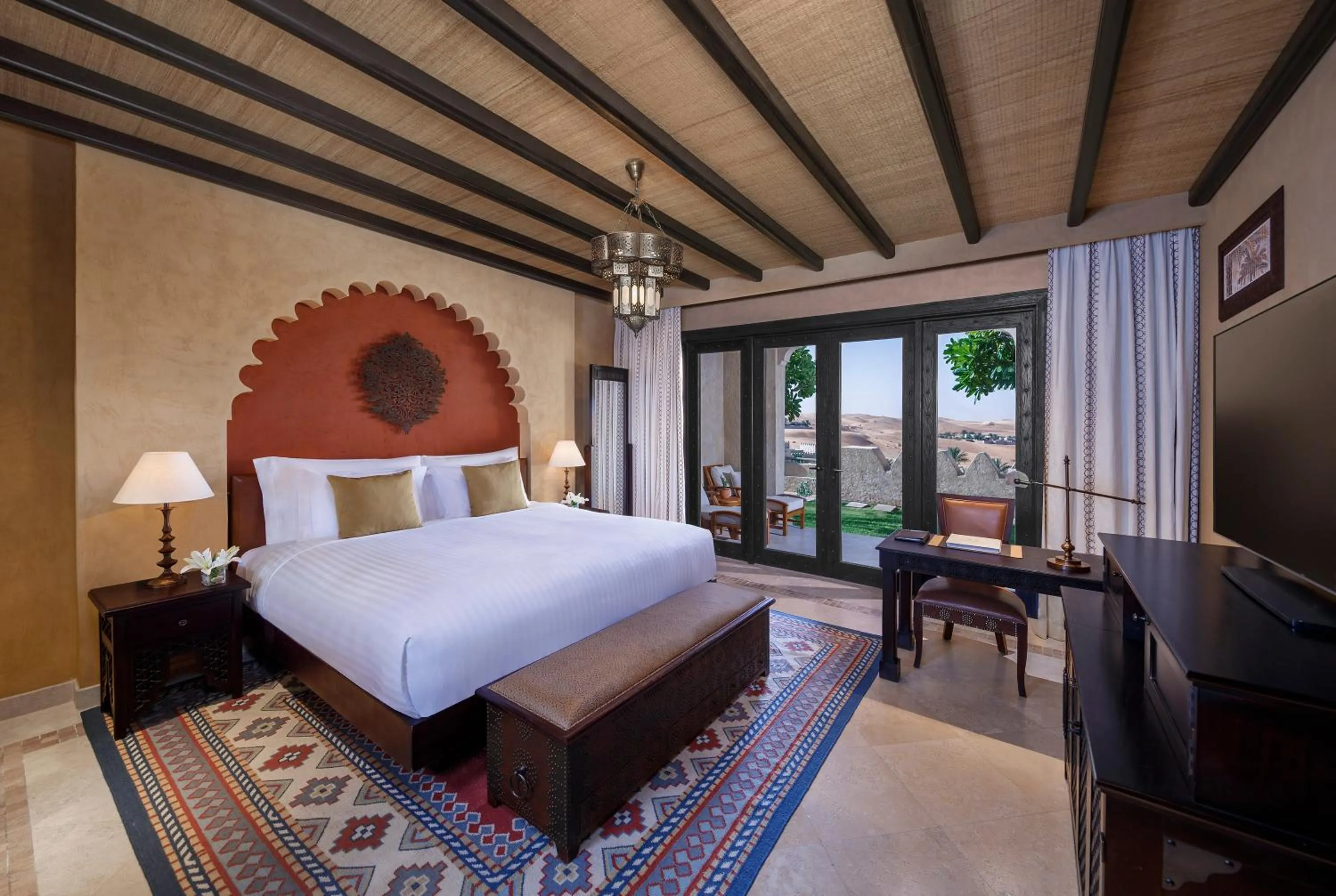 Bedroom, Bed in Anantara Qasr al Sarab Desert Resort