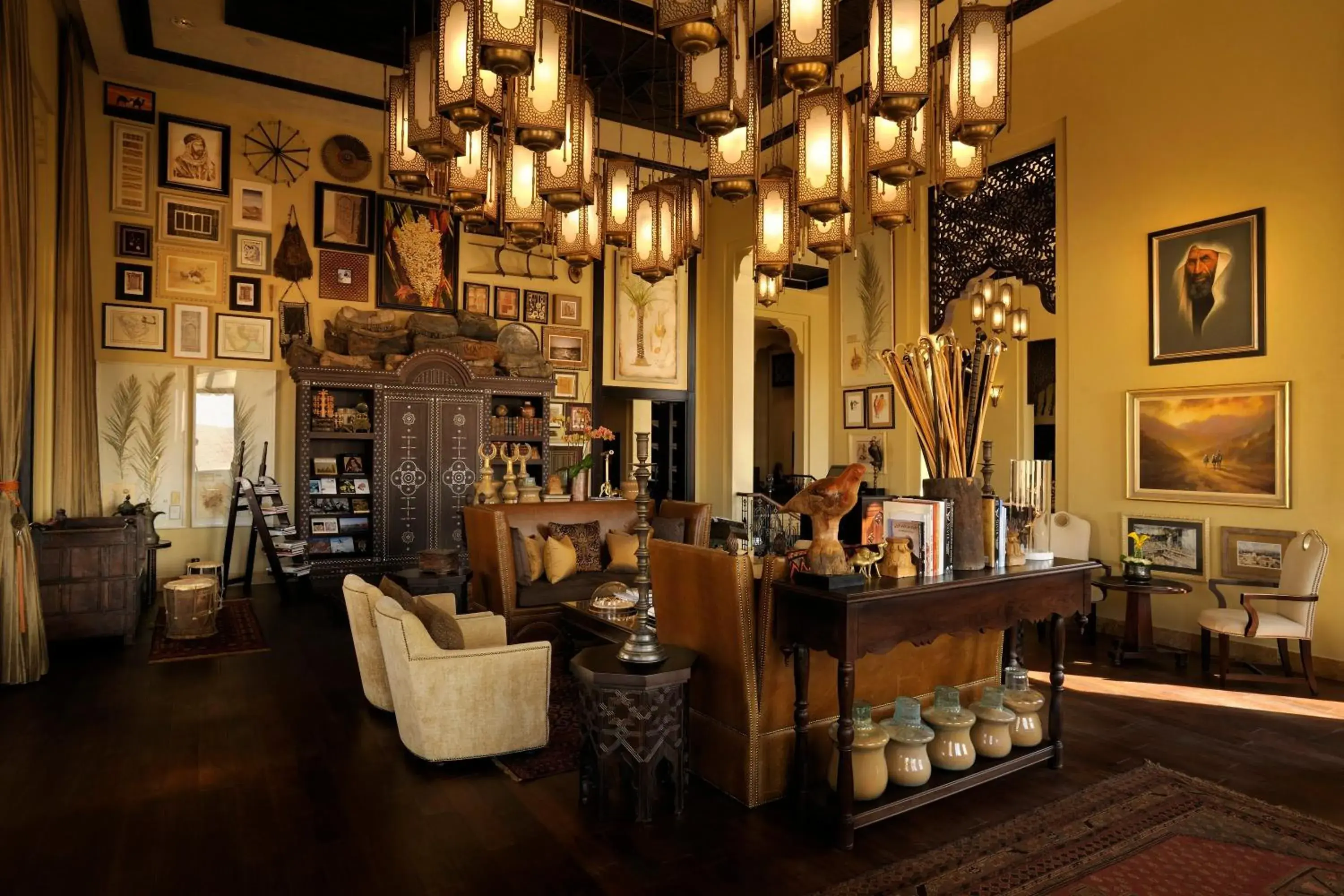 Lounge or bar in Anantara Qasr al Sarab Desert Resort Lounge or bar in Anantara Qasr al Sarab Desert Resort