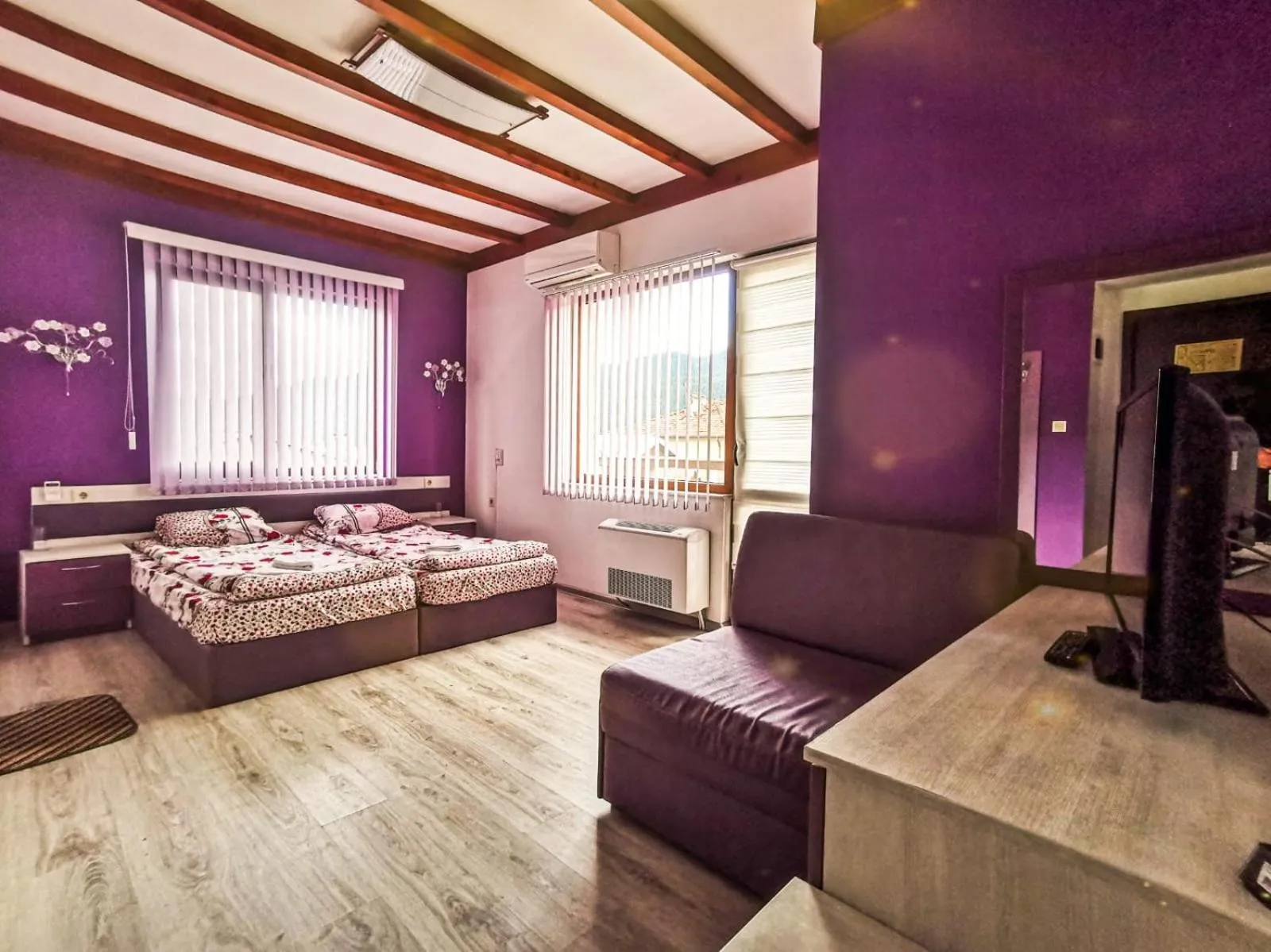 Photo of the whole room in Hotel Alikante