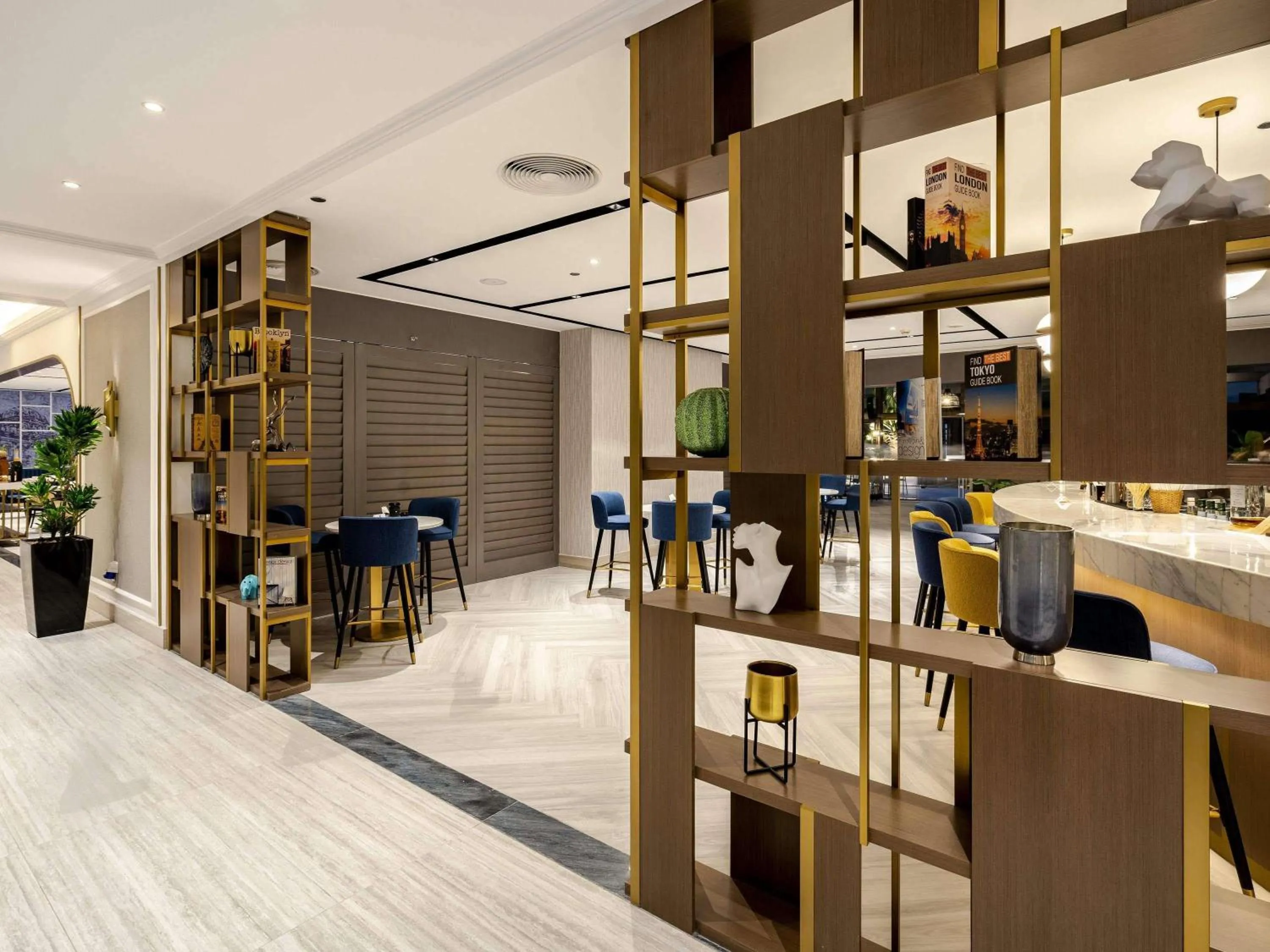 Lounge or bar in Sofitel Dubai Jumeirah Beach