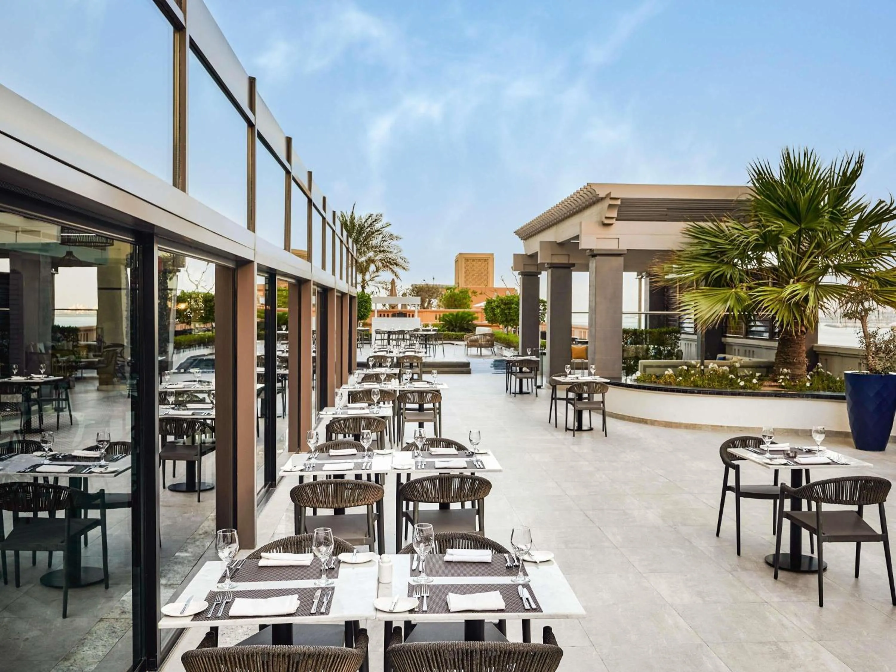 Lounge or bar in Sofitel Dubai Jumeirah Beach