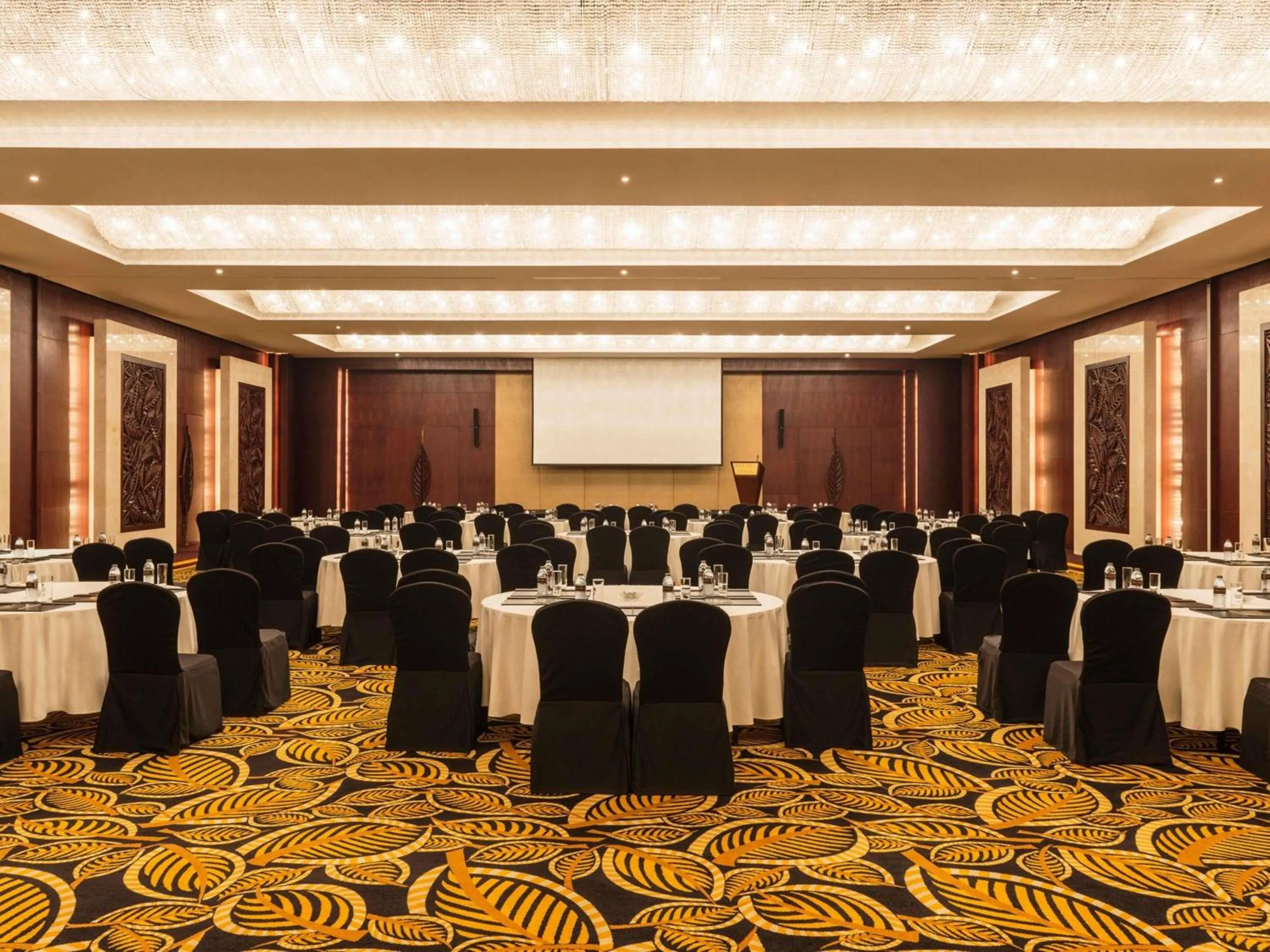 Meeting/conference room in Sofitel Dubai Jumeirah Beach