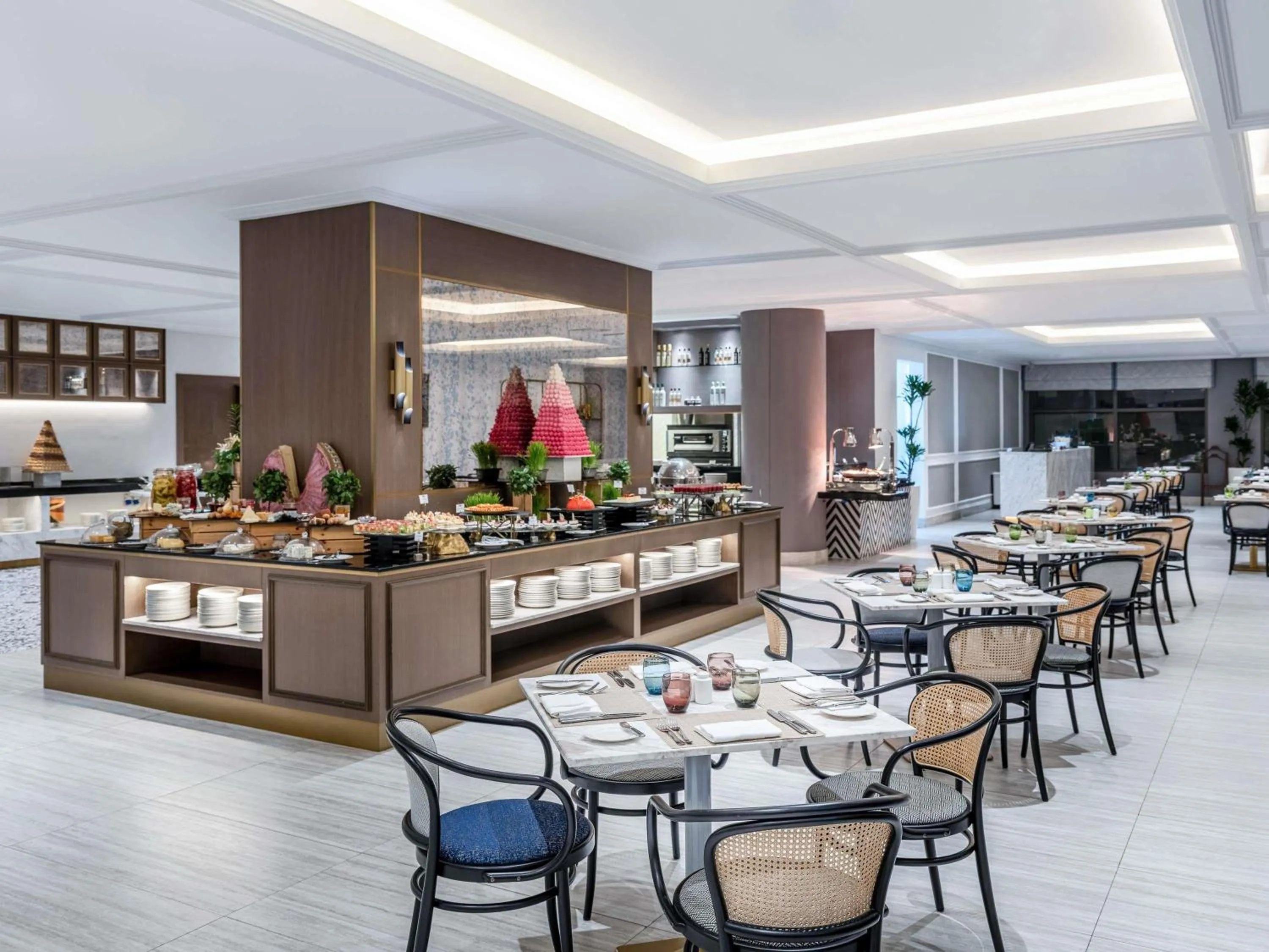 Restaurant/places to eat in Sofitel Dubai Jumeirah Beach