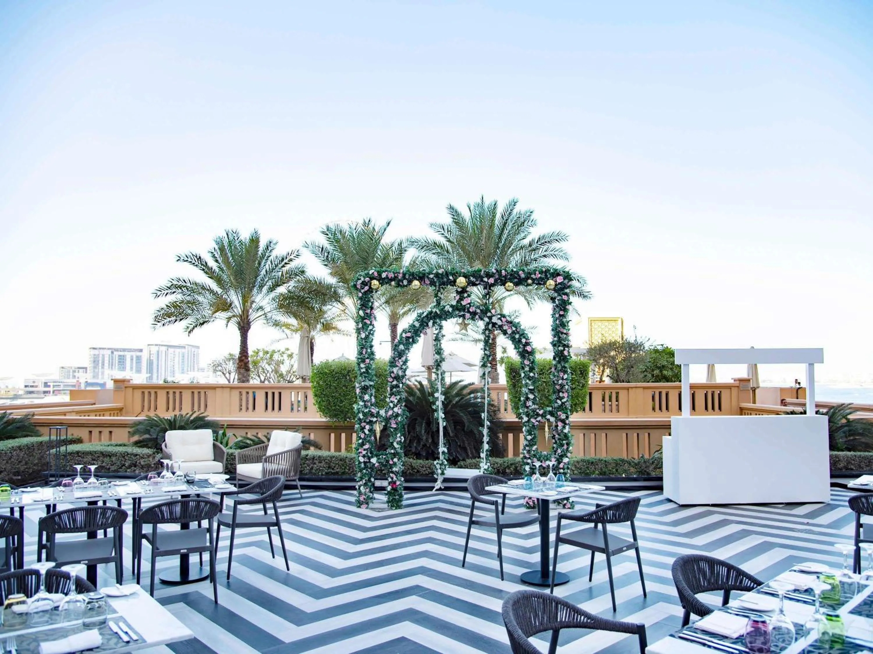 Restaurant/places to eat in Sofitel Dubai Jumeirah Beach