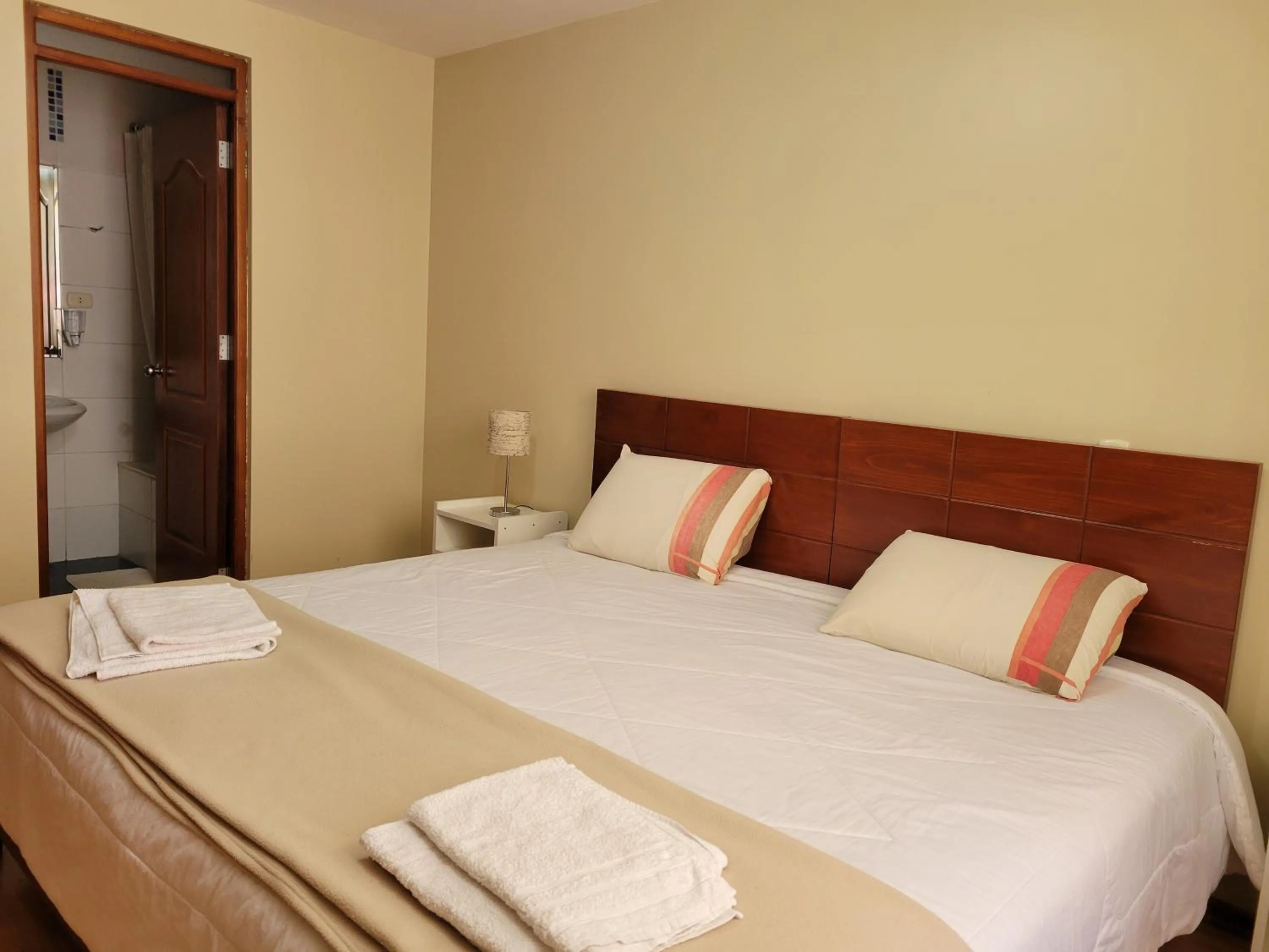 Bedroom, Bed in Departamento Los Balcones