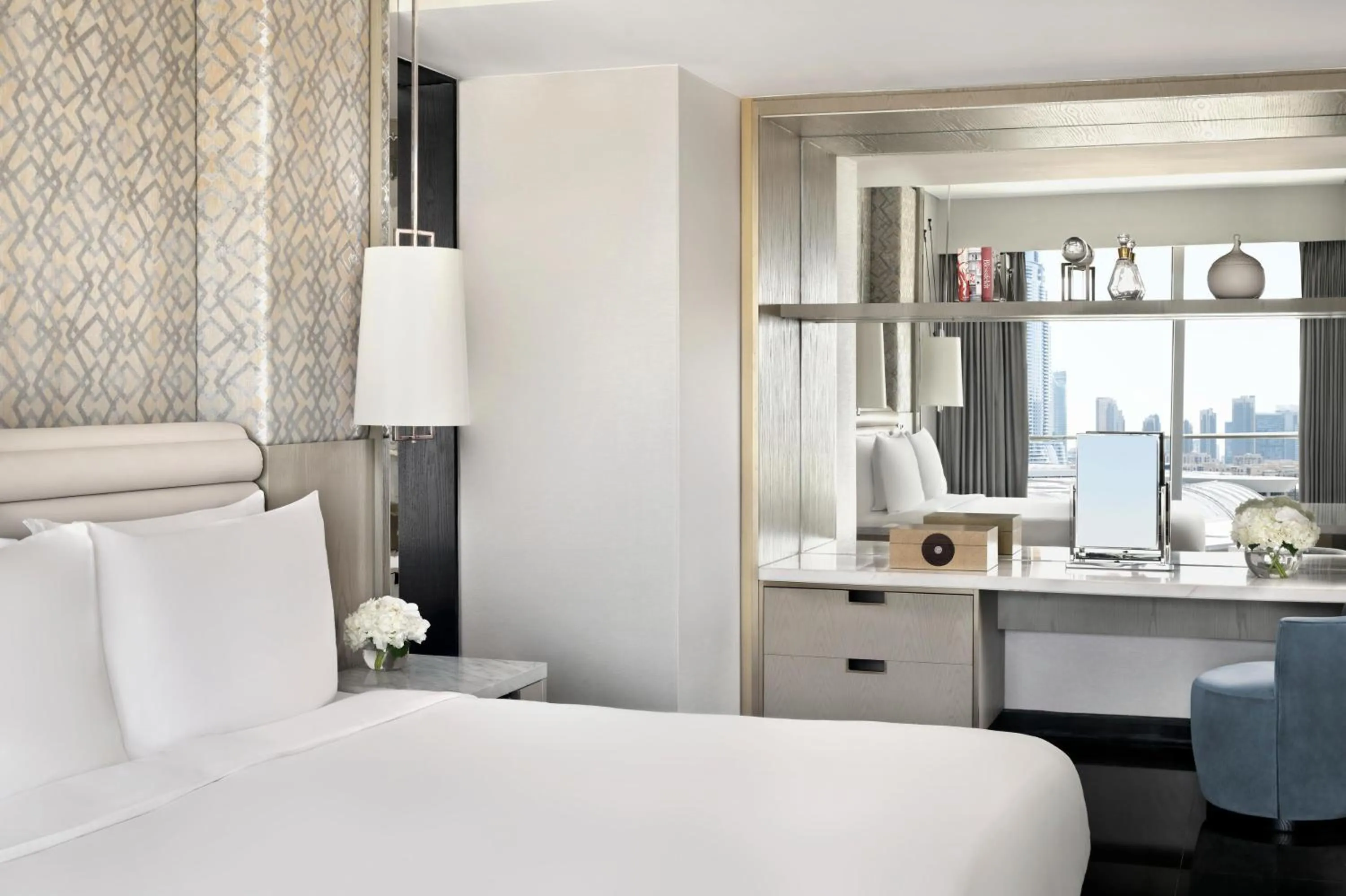 Living room, Bed in Kempinski Central Avenue Dubai