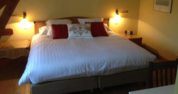 Photo of the whole room, Bed in Onsemhoeve