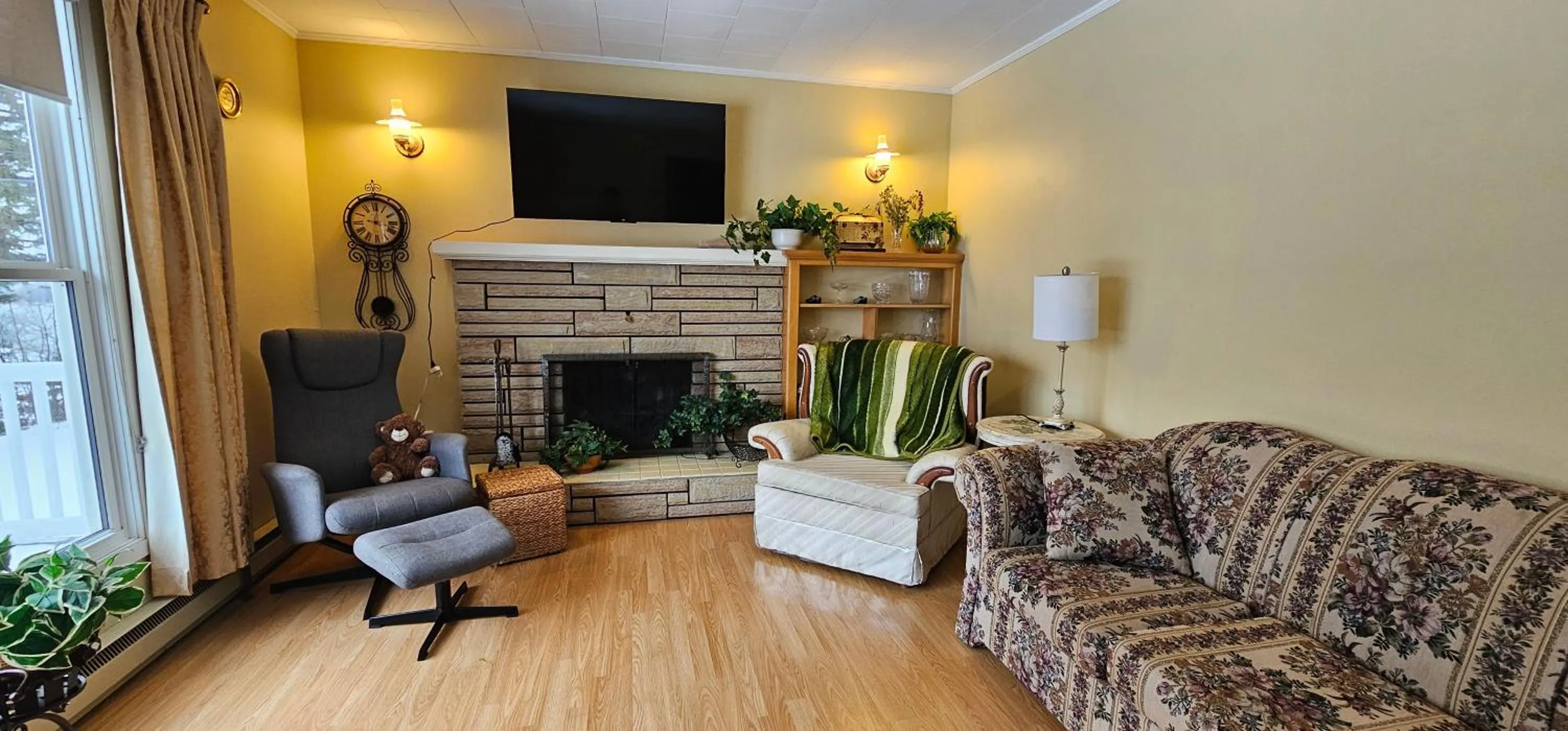 TV and multimedia in Fair Isle Motel & The Nest