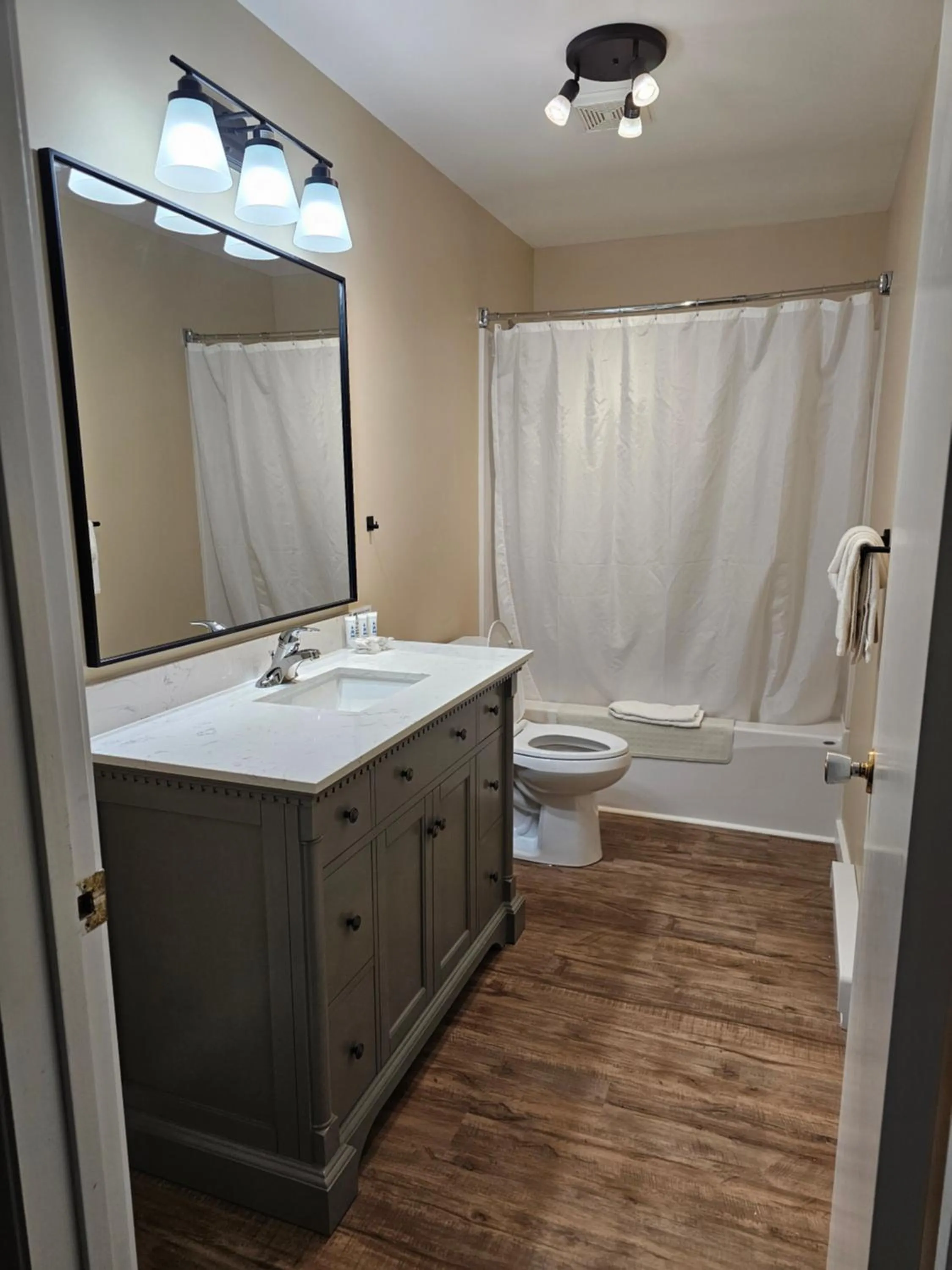 Shower in Fair Isle Motel & The Nest