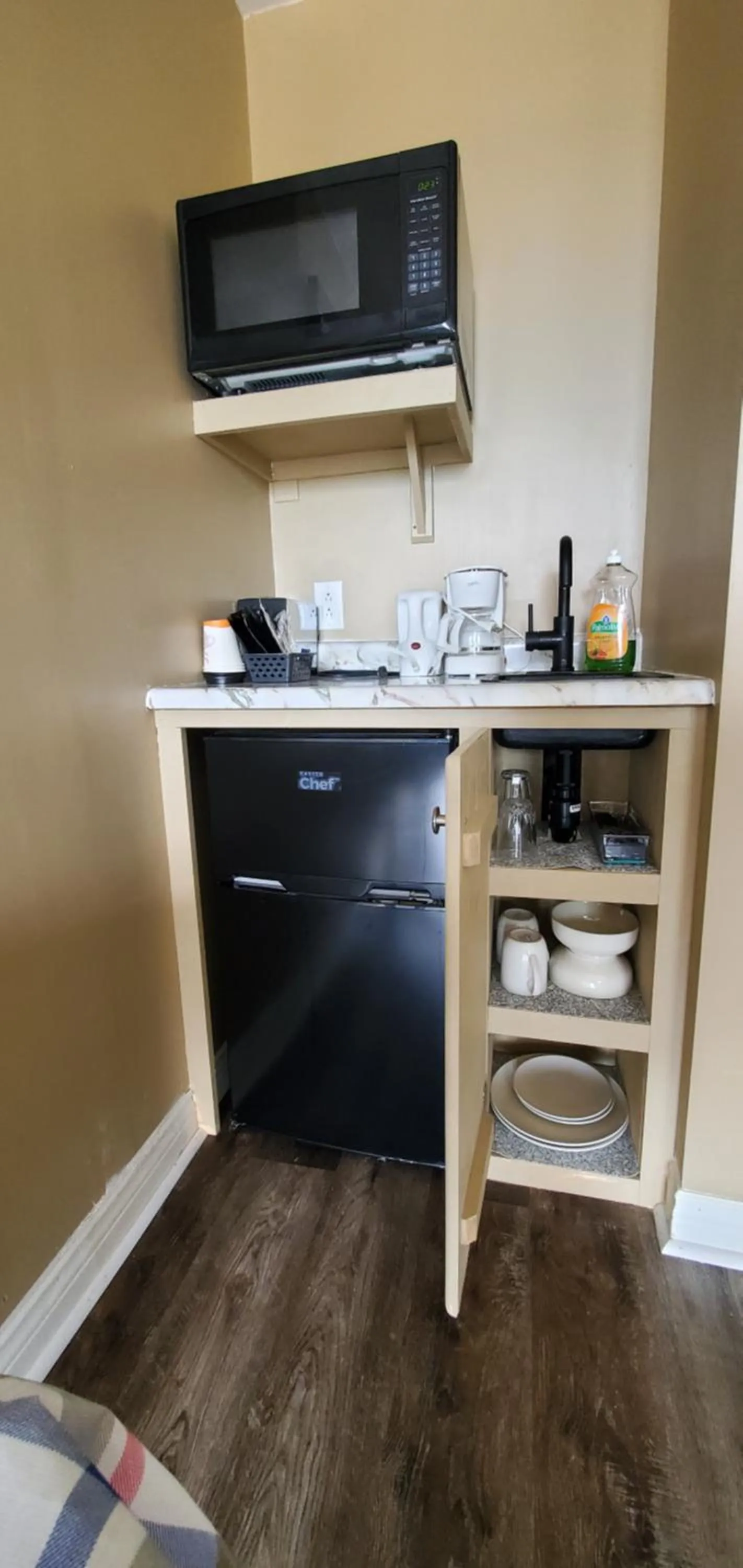 Kitchen or kitchenette in Fair Isle Motel & The Nest