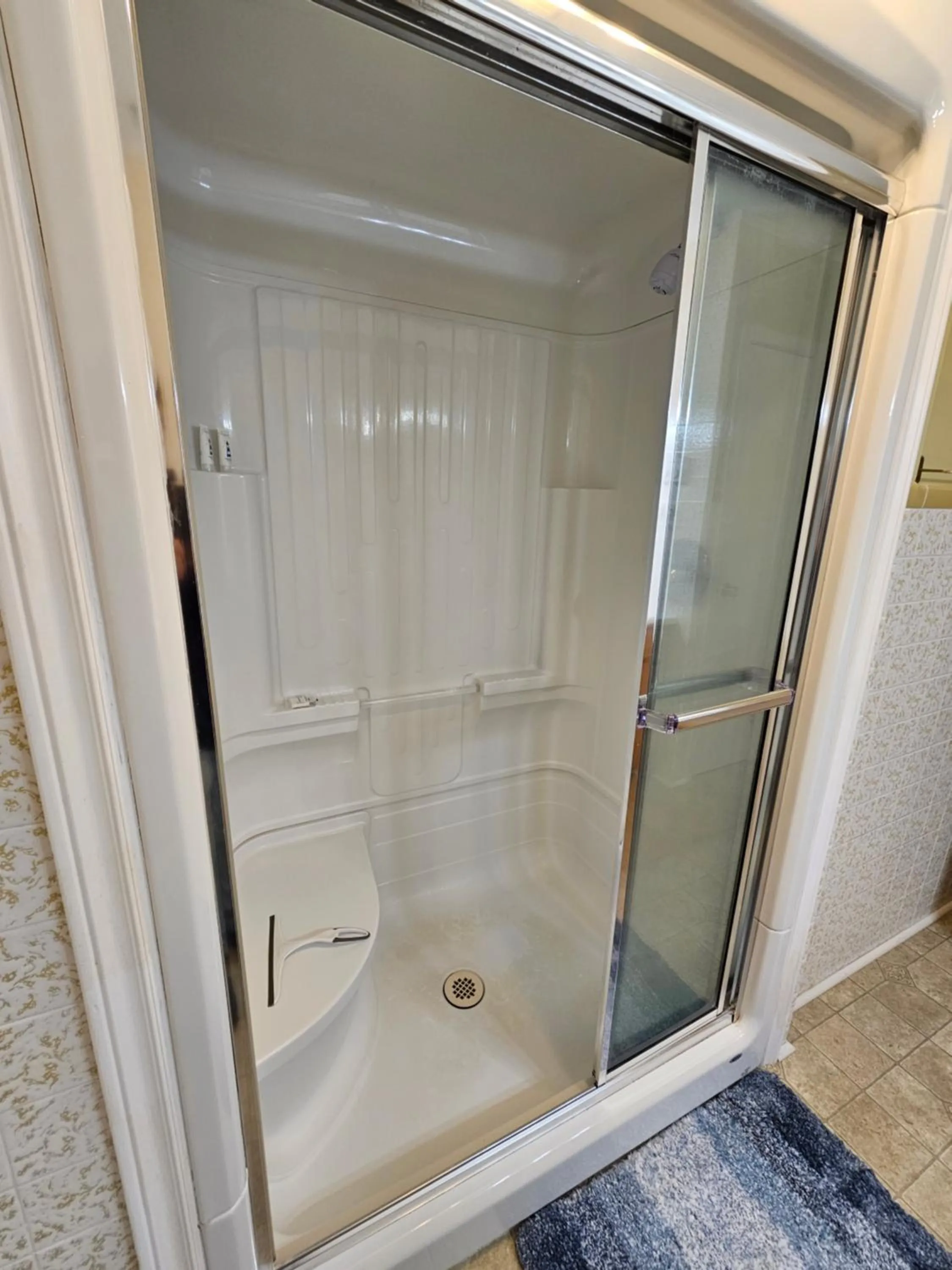 Shower in Fair Isle Motel & The Nest