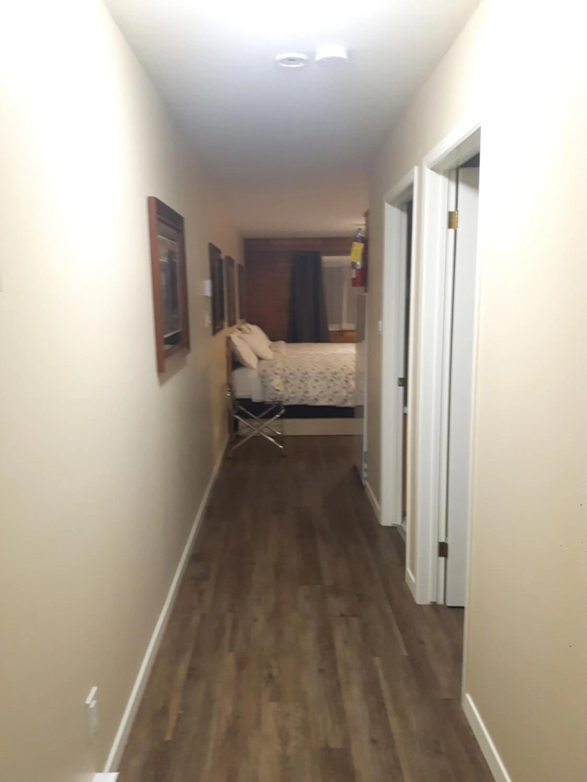 Bed in Fair Isle Motel & The Nest