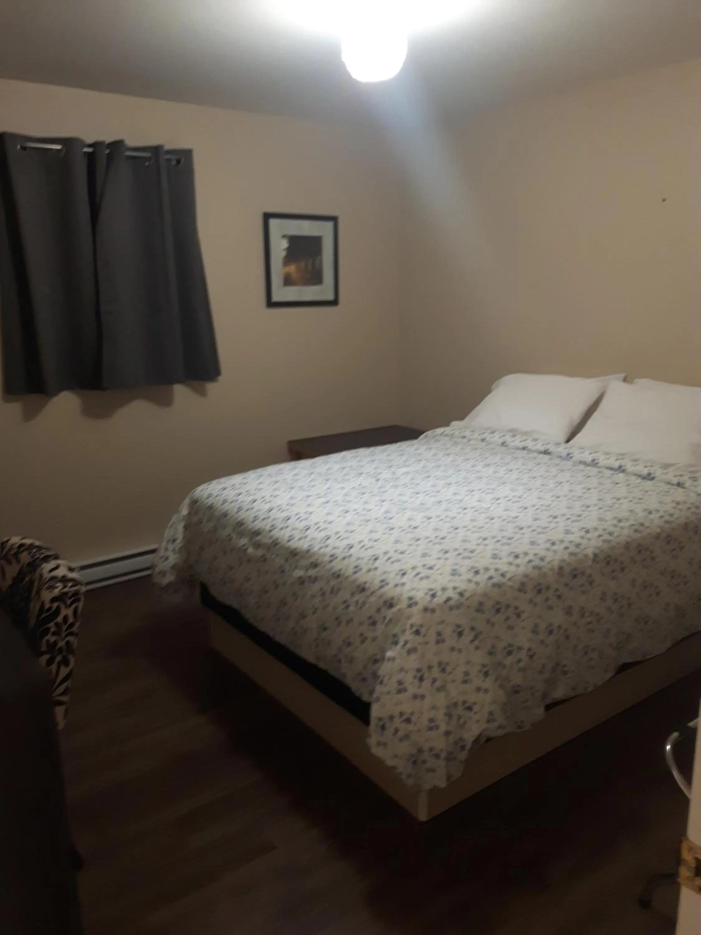 Bed in Fair Isle Motel & The Nest