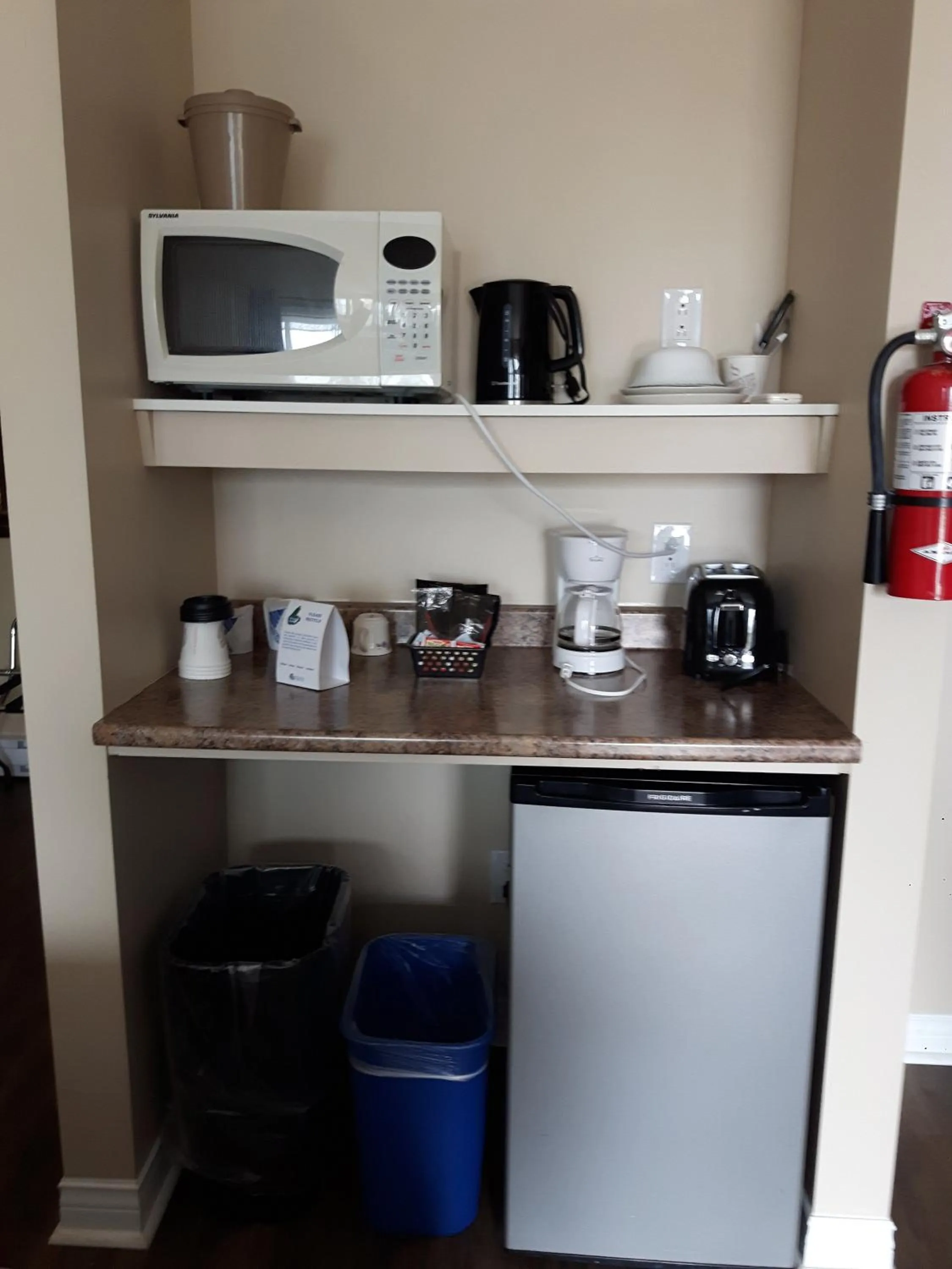 Kitchen or kitchenette in Fair Isle Motel & The Nest