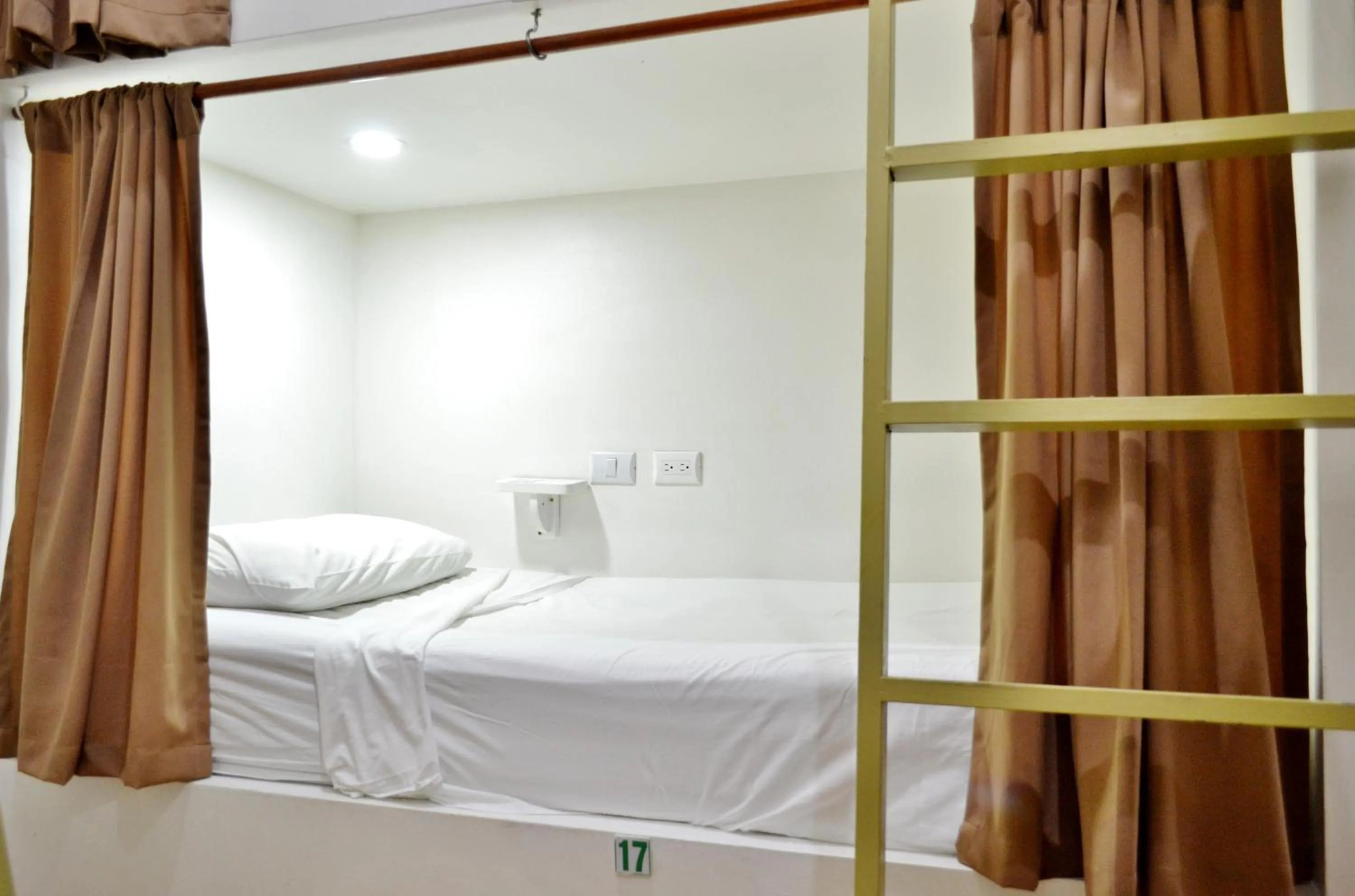 Bed in 8-Bed Mixed Dormitory Room in Hotel Petén Express