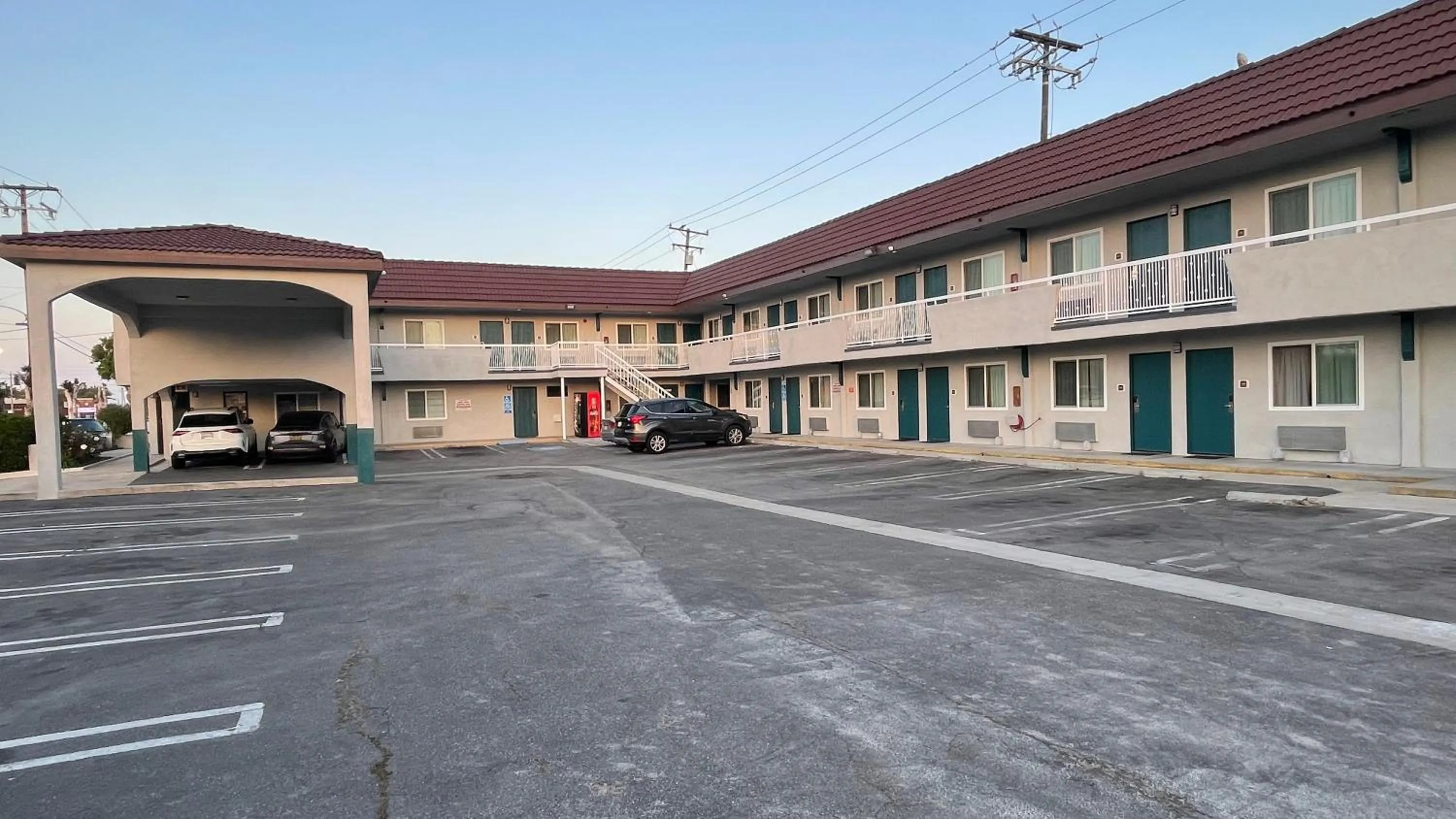 Parking in El Segundo Inn