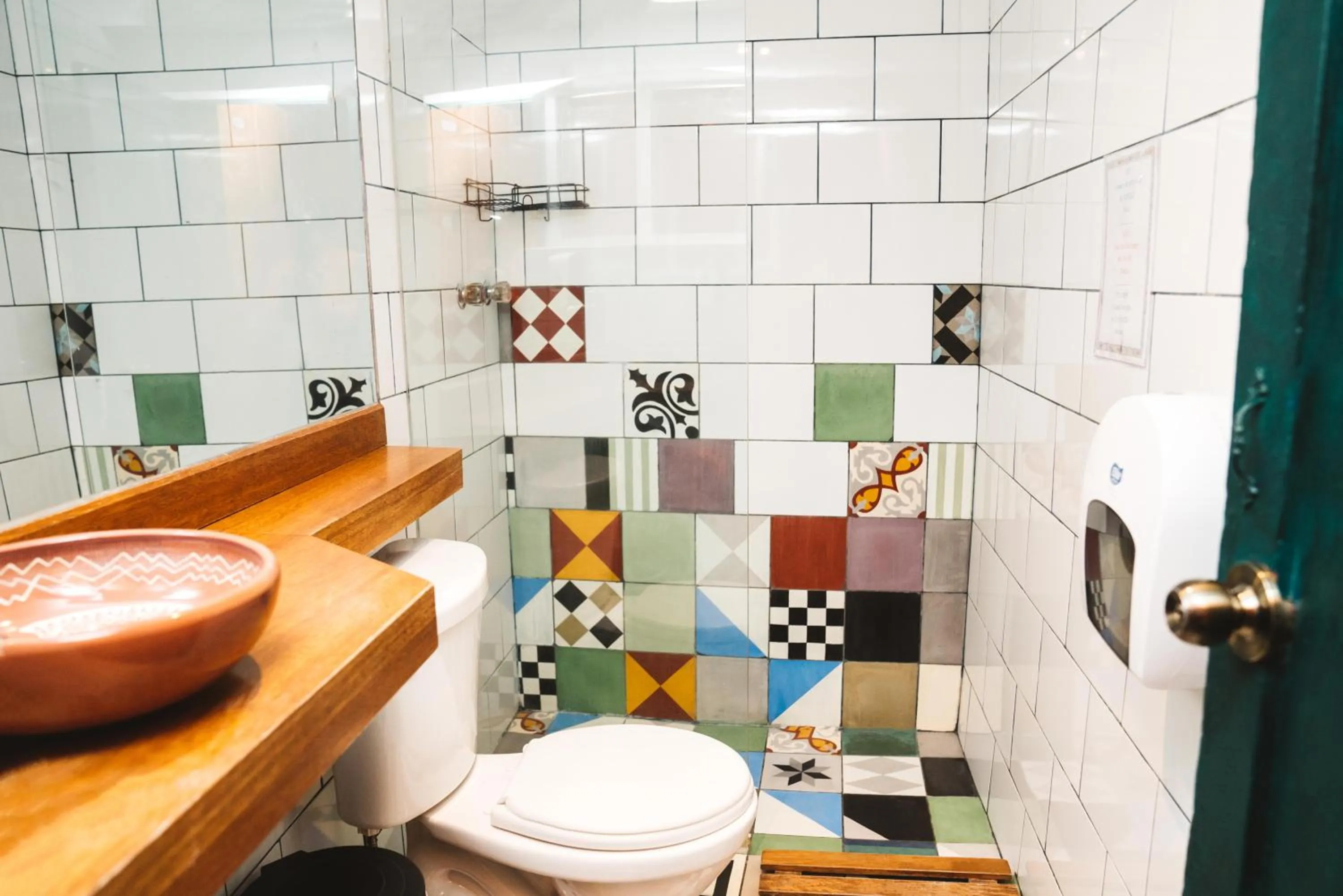 Shower in Backpacker La Bo'M