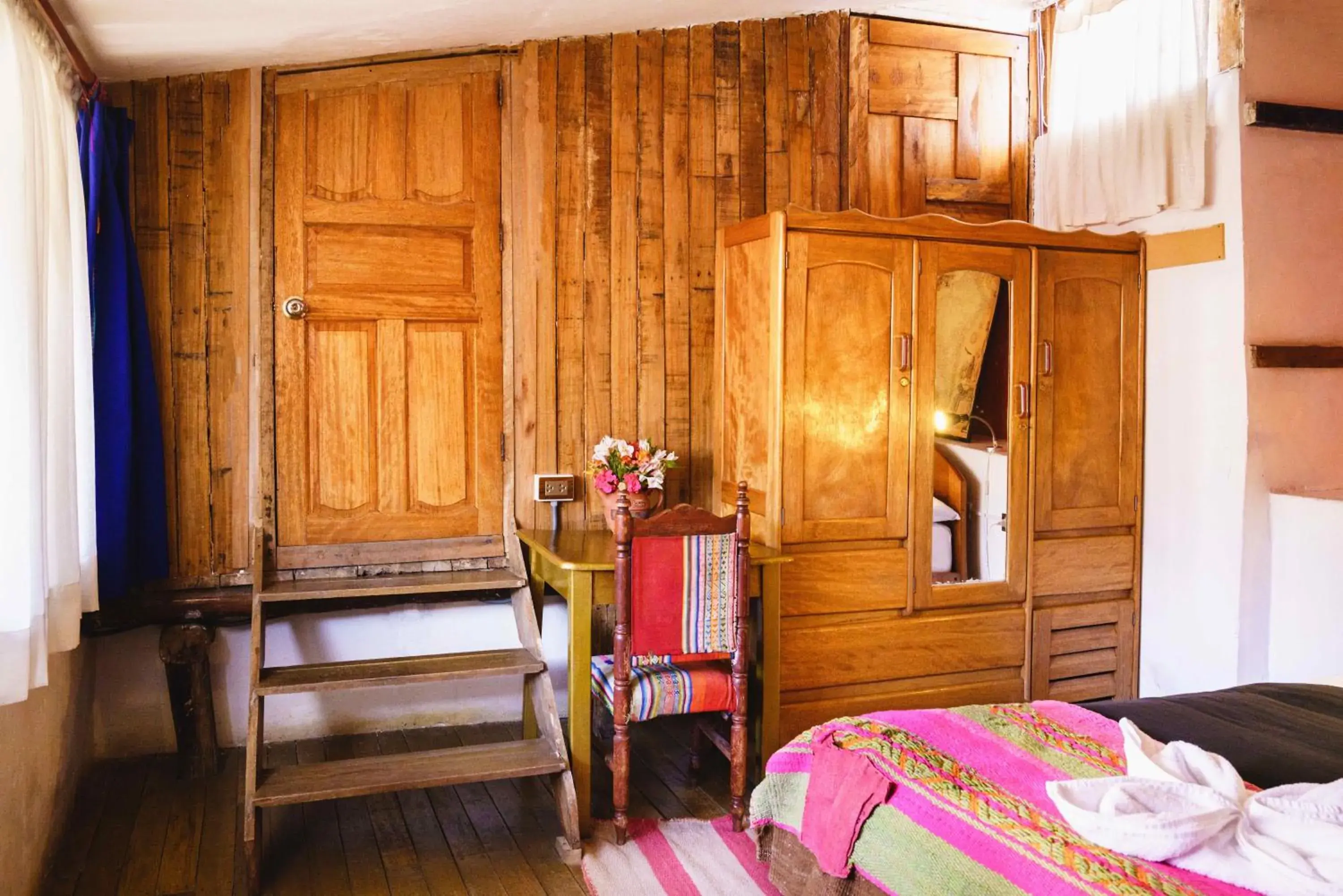 Deluxe Double Room with Shower in Backpacker La Bo'M Deluxe Double Room with Shower in Backpacker La Bo'M