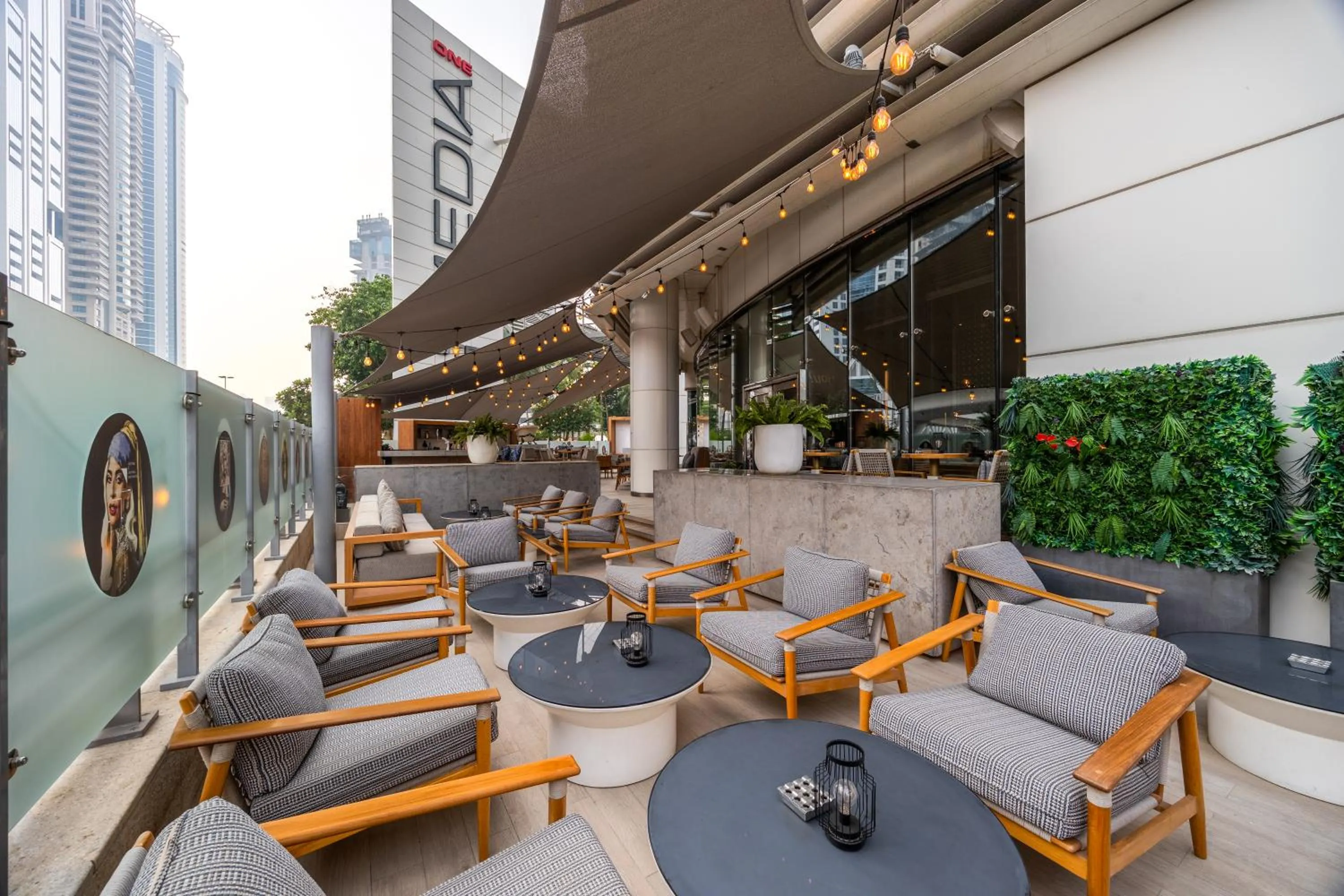 Restaurant/places to eat in Media One Hotel