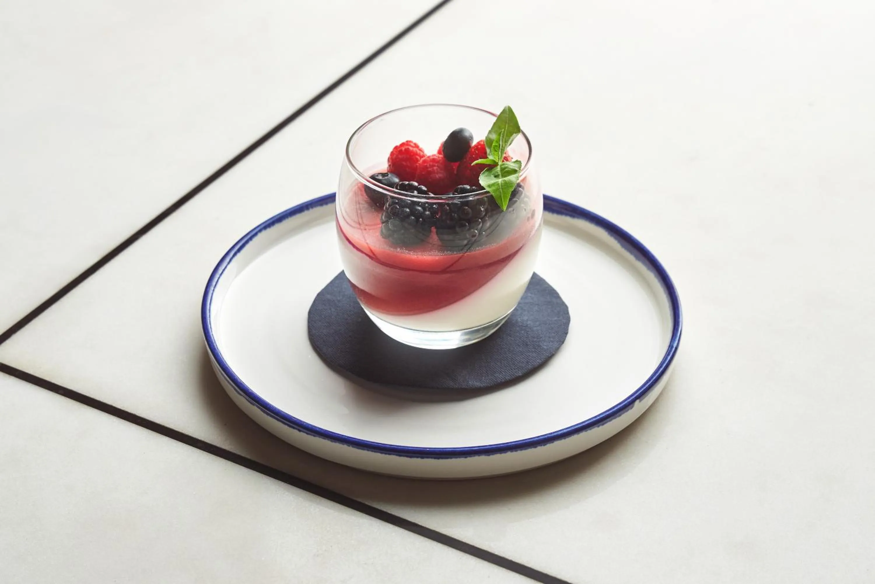 Restaurant/places to eat in Media One Hotel