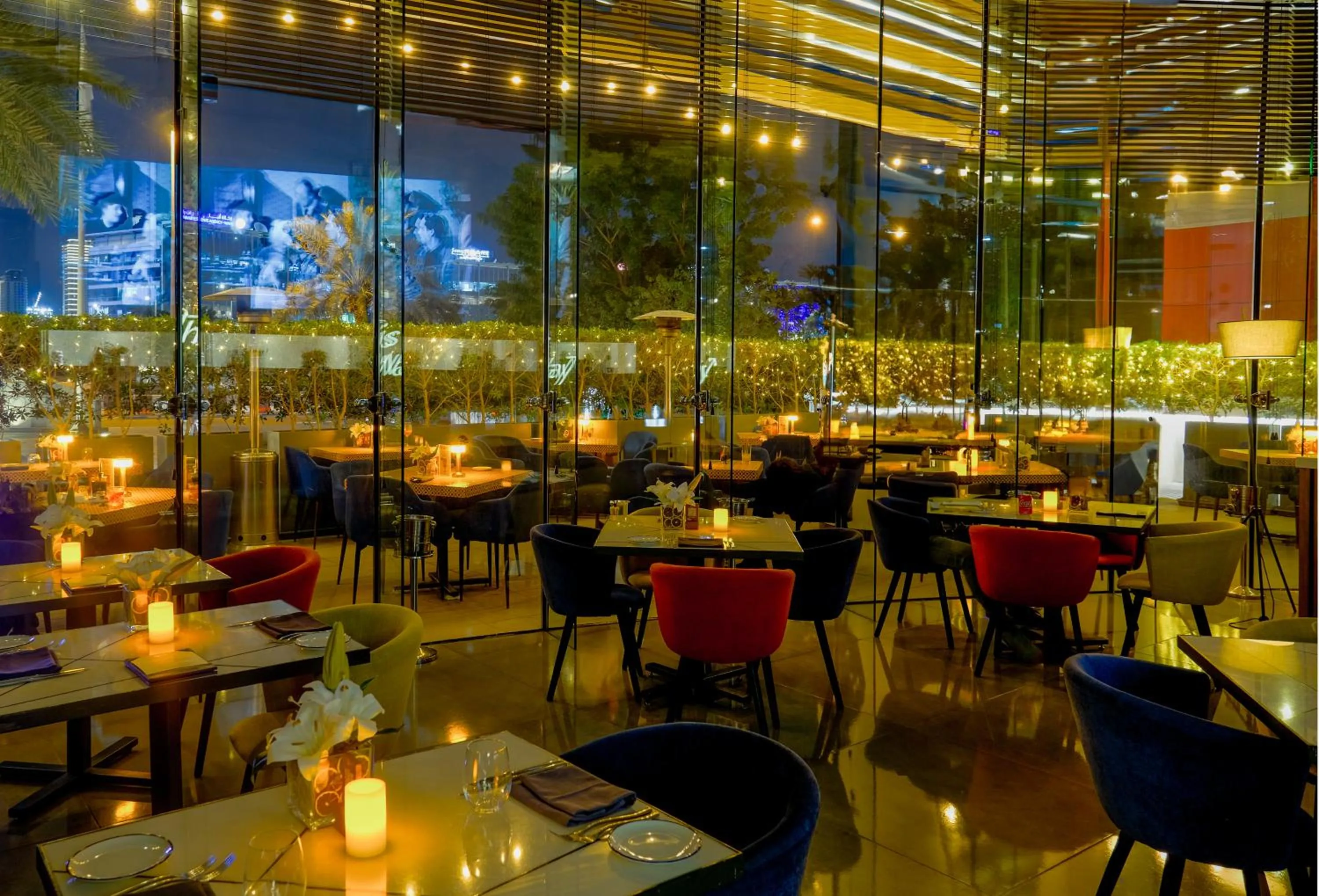 Restaurant/places to eat in Media One Hotel