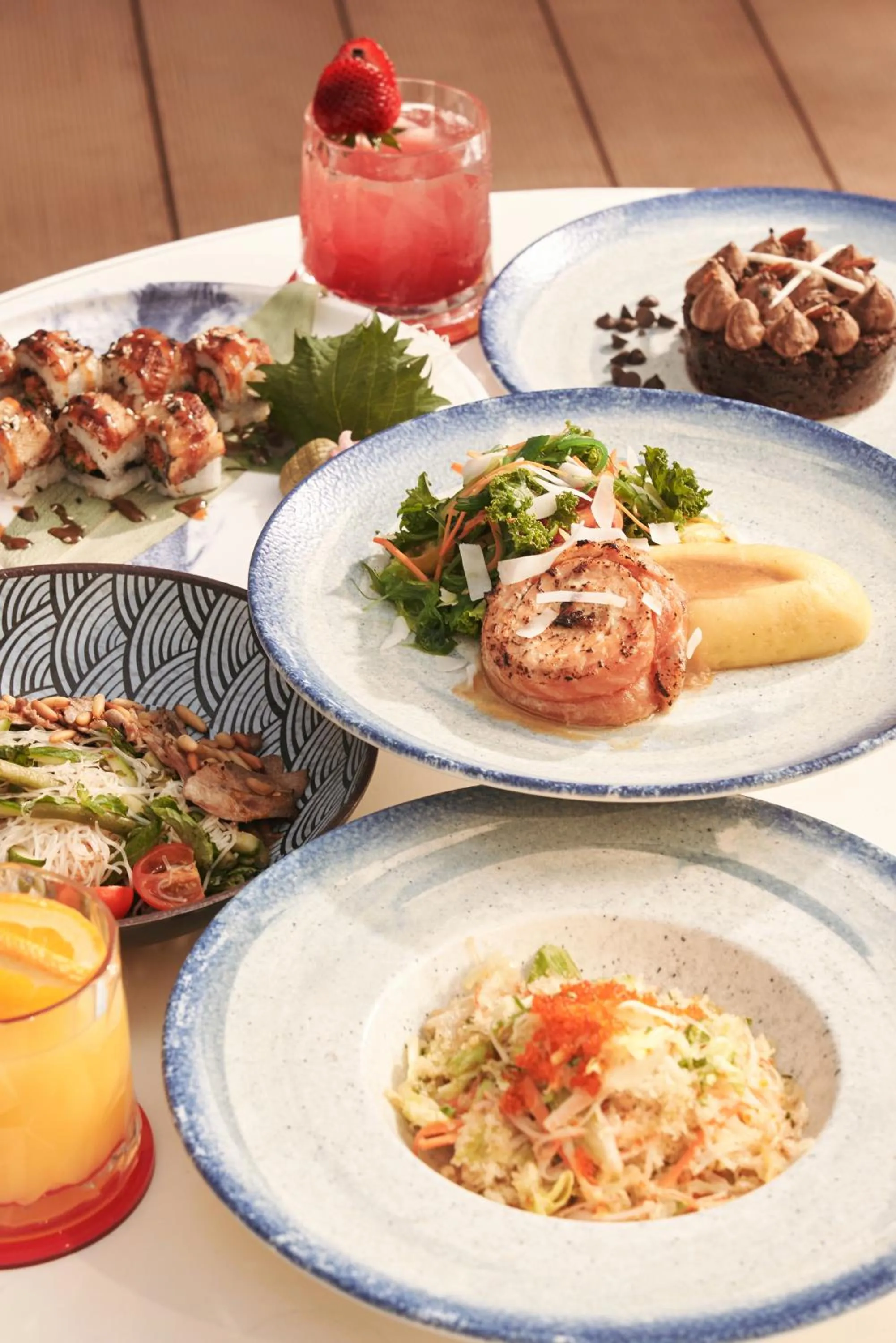 Food and drinks in Media One Hotel