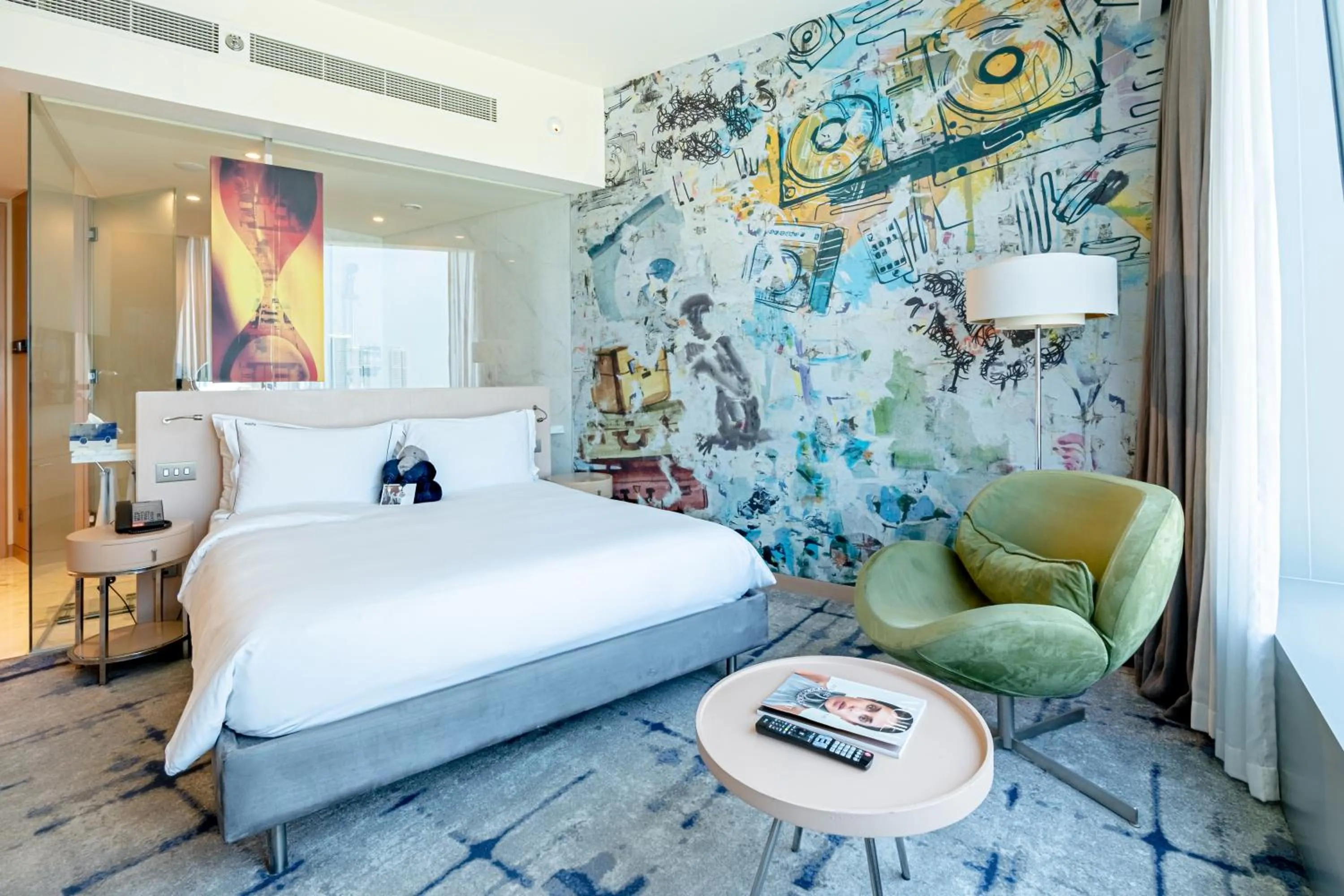 Shower, Bed in Media One Hotel