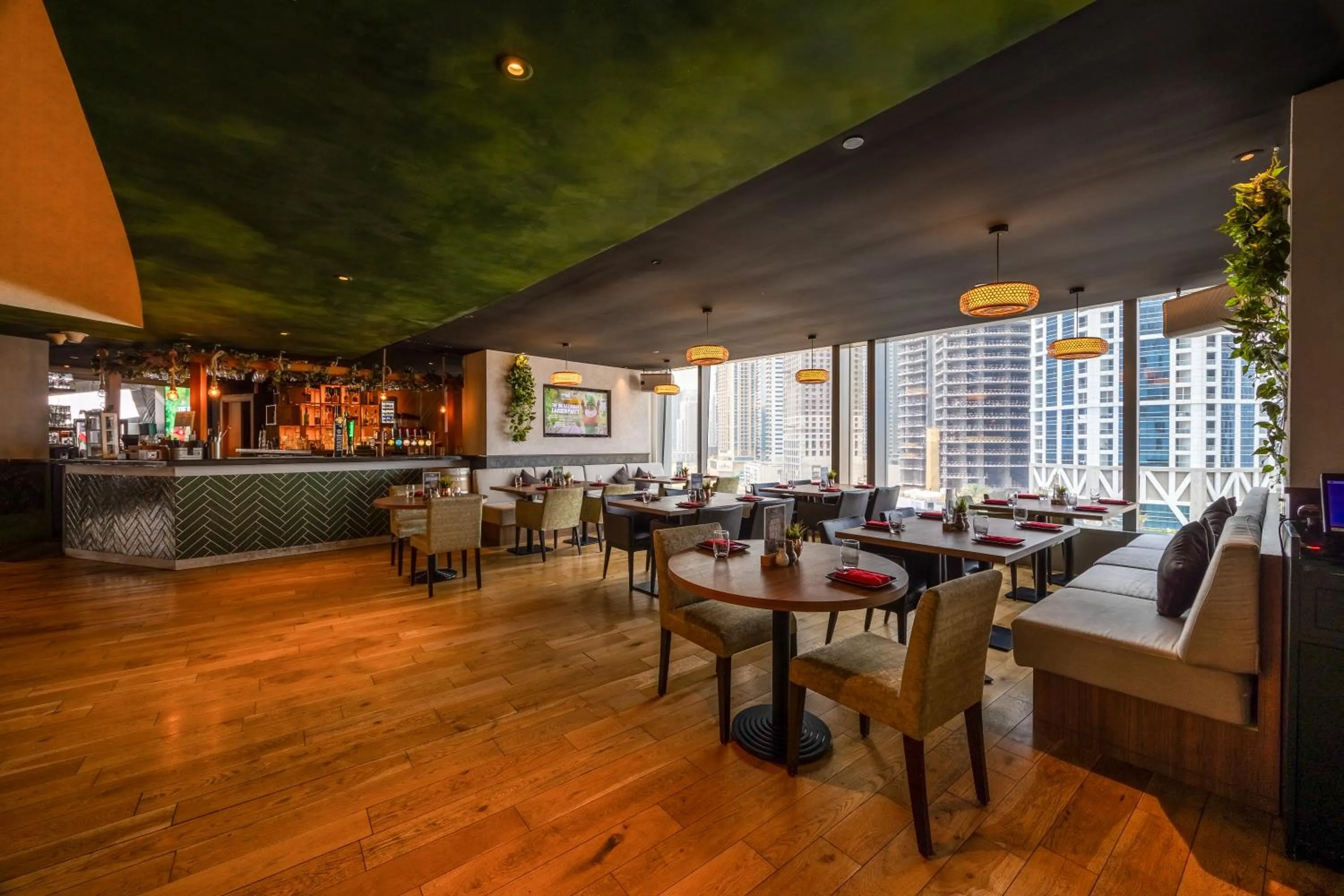 Restaurant/places to eat in Media One Hotel