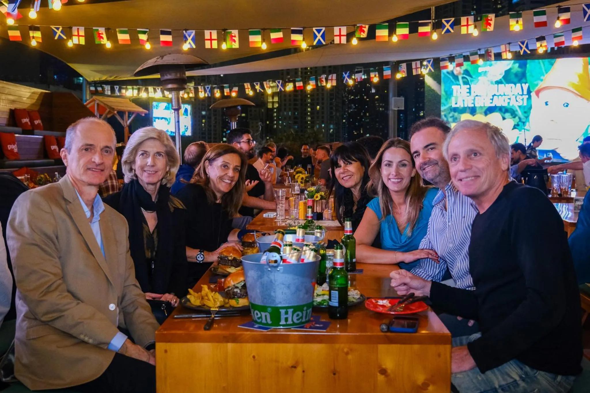 Restaurant/places to eat in Media One Hotel