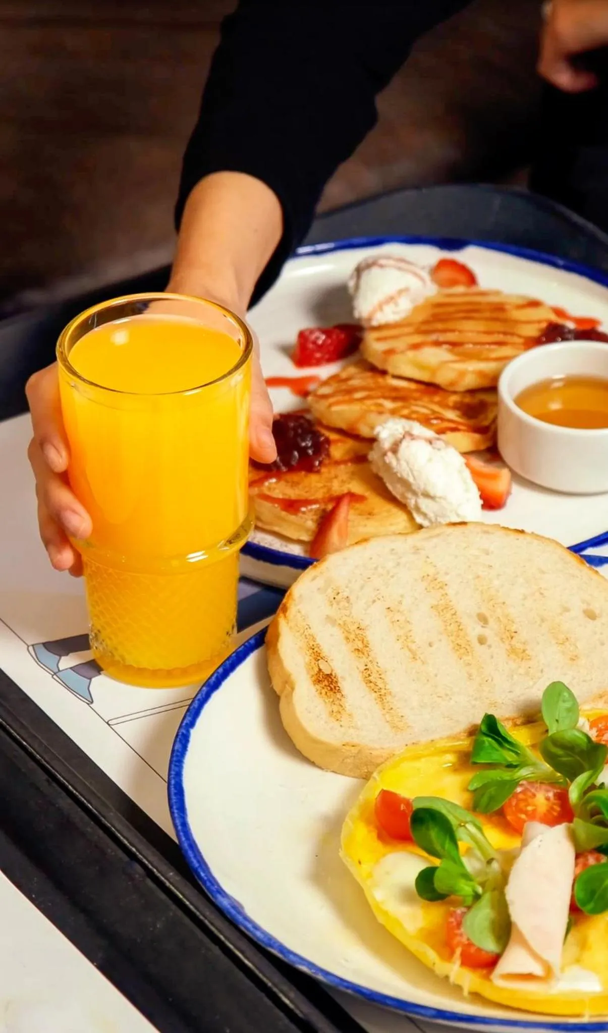 Food and drinks in Media One Hotel