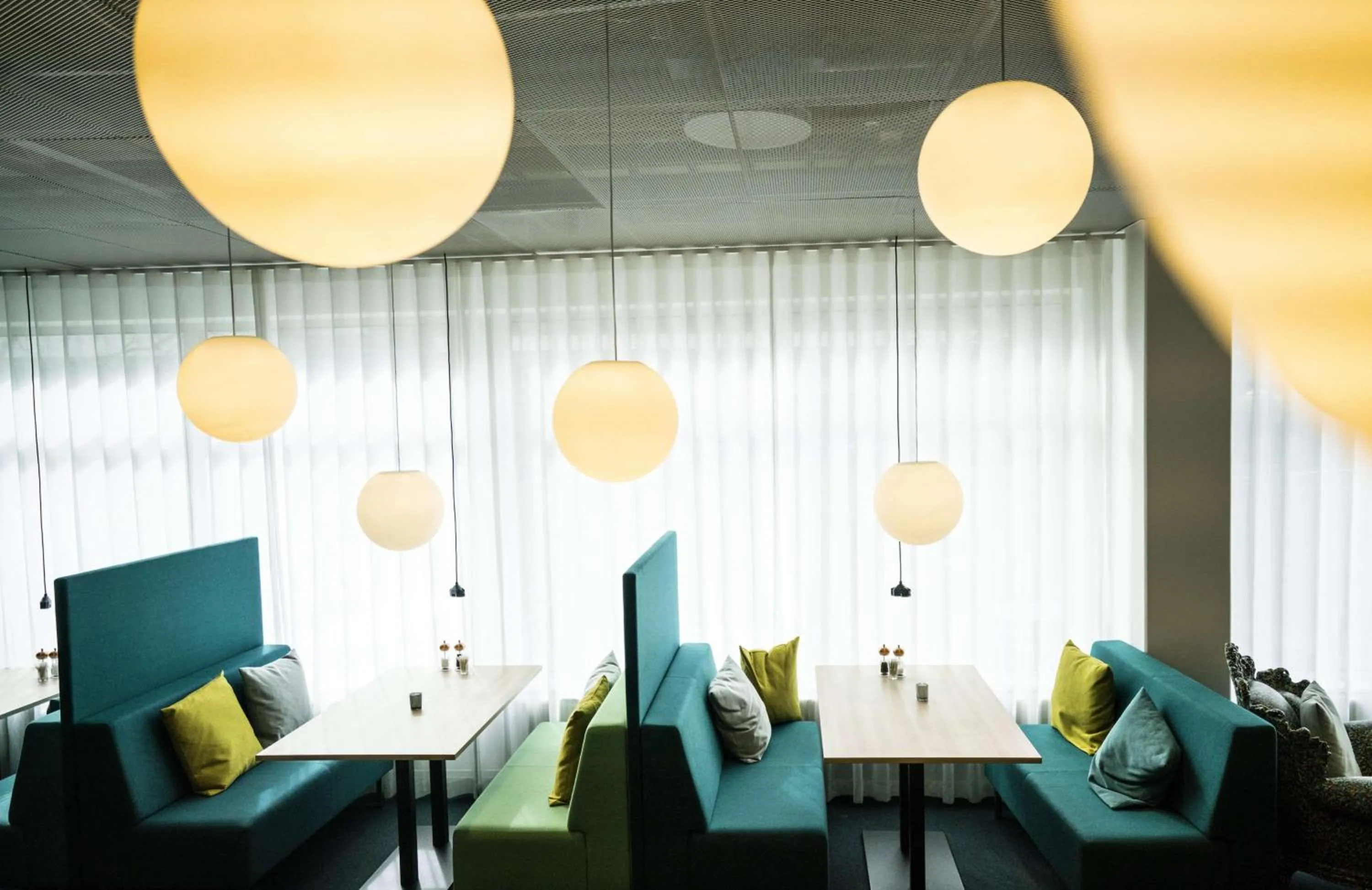 Restaurant/places to eat in Scandic Kista