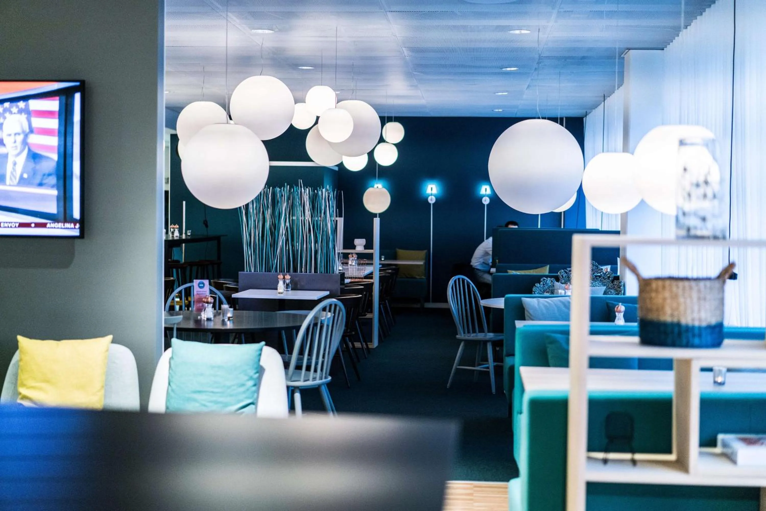 Restaurant/places to eat in Scandic Kista