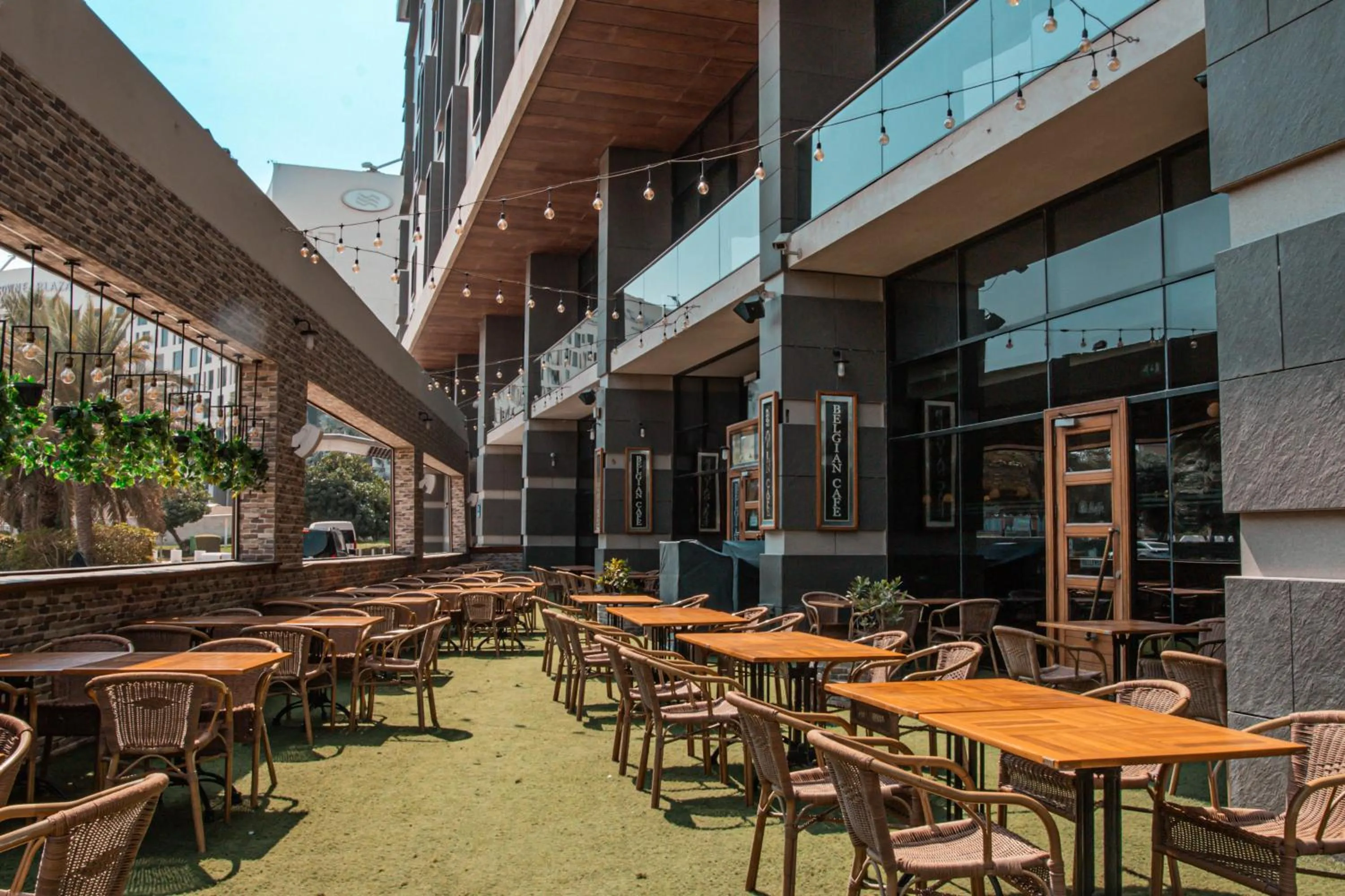 Restaurant/places to eat in Yas Plaza Mangroves by IHG