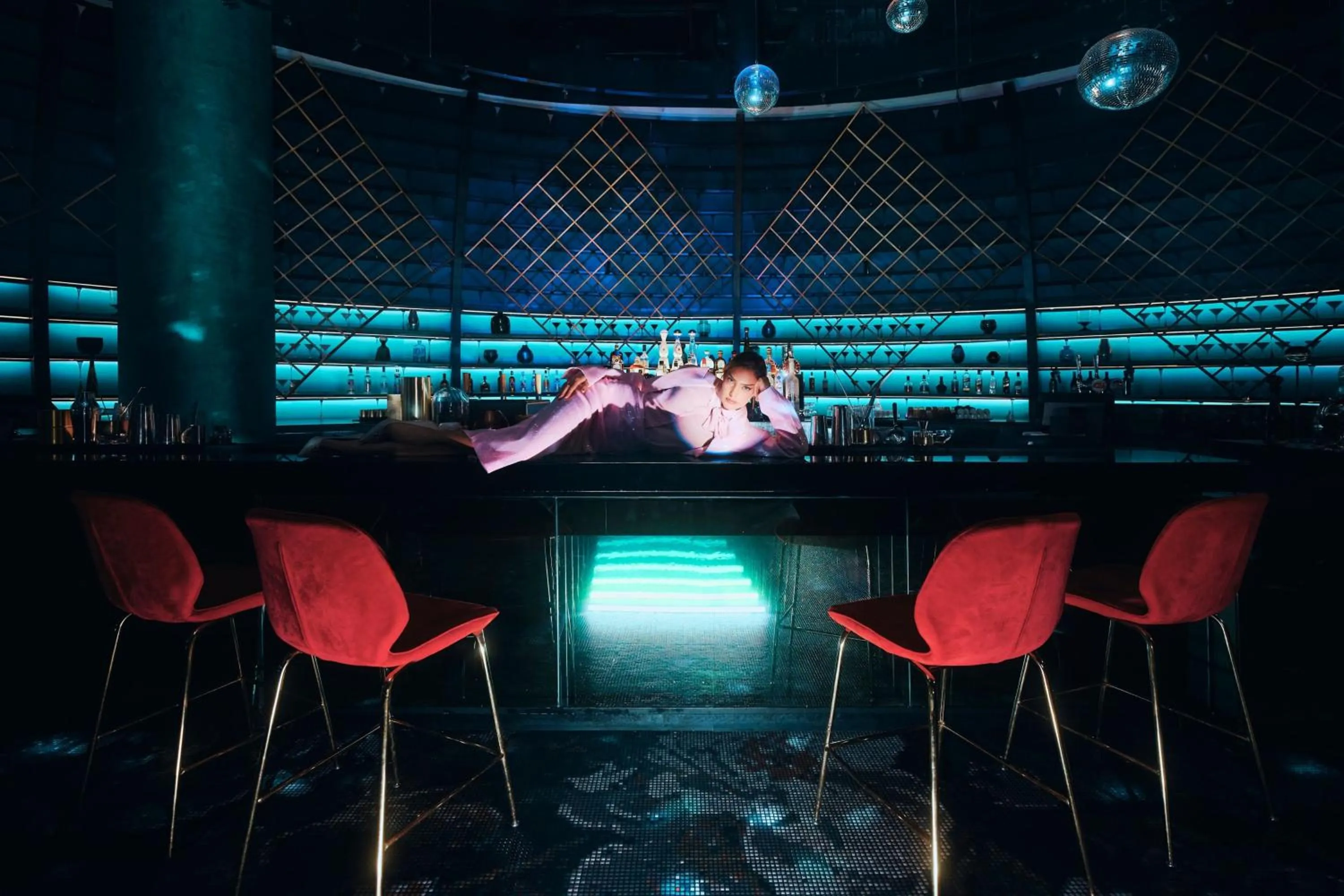 Lounge or bar in W Abu Dhabi - Yas Island