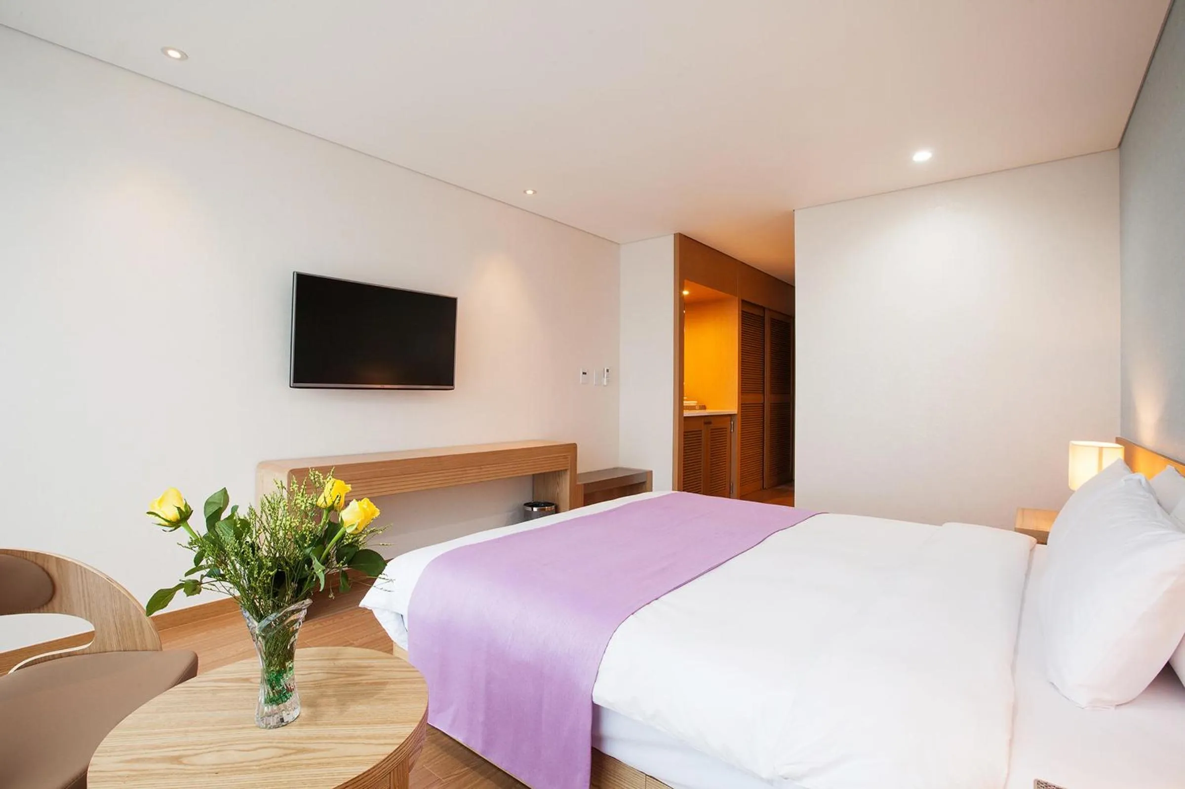 Bedroom, Bed in YOUUS Hotel