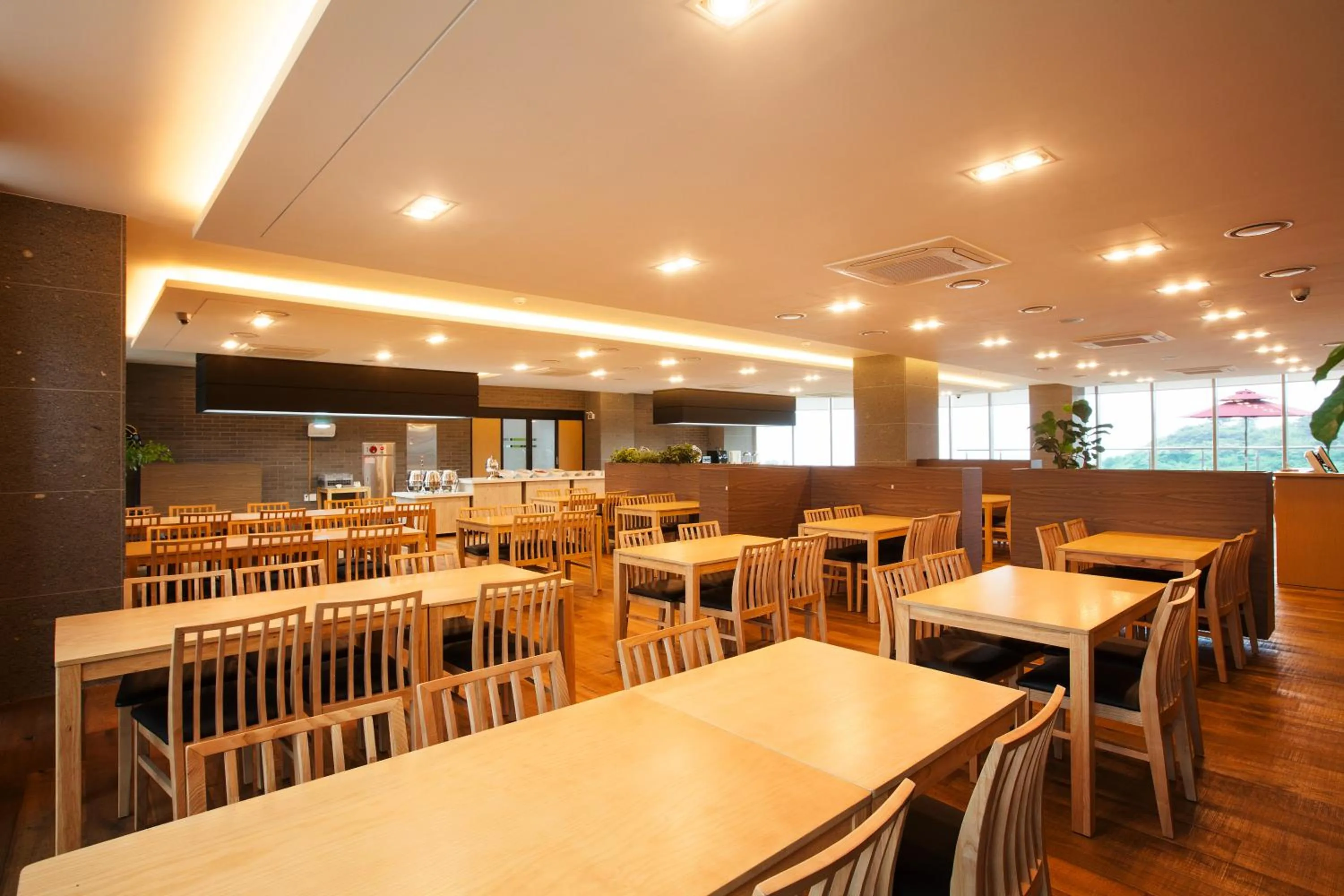 Restaurant/places to eat in YOUUS Hotel