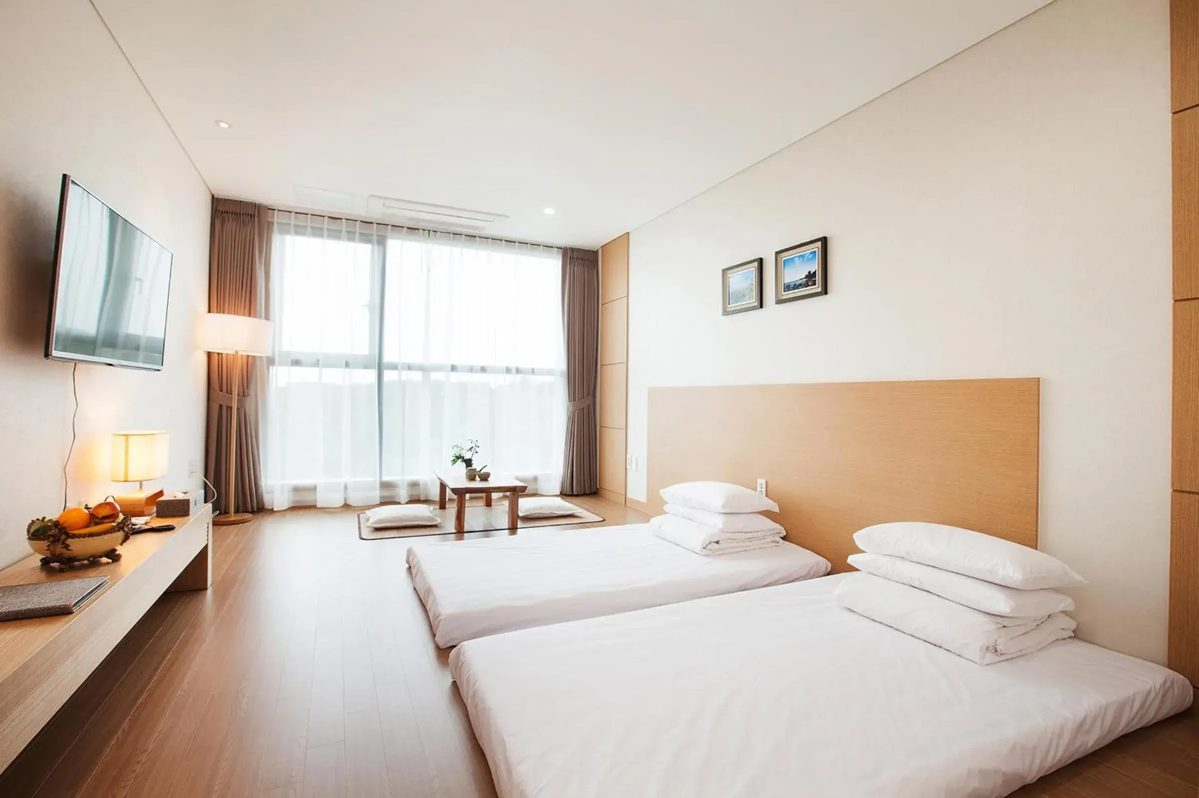 Korean-Style Twin Room in YOUUS Hotel Korean-Style Twin Room in YOUUS Hotel