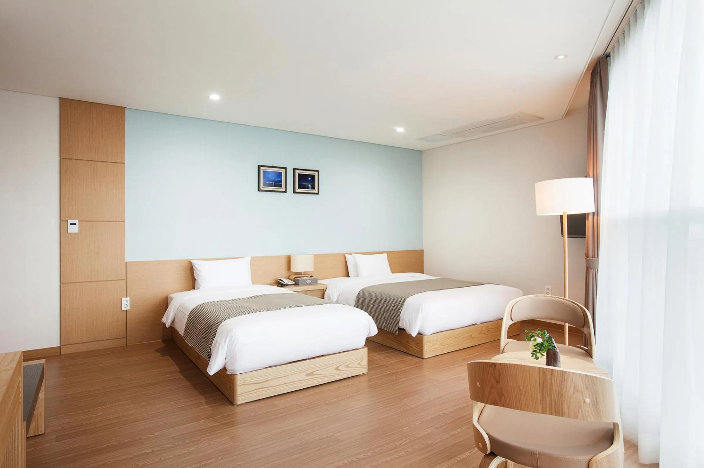 Bedroom, Bed in YOUUS Hotel